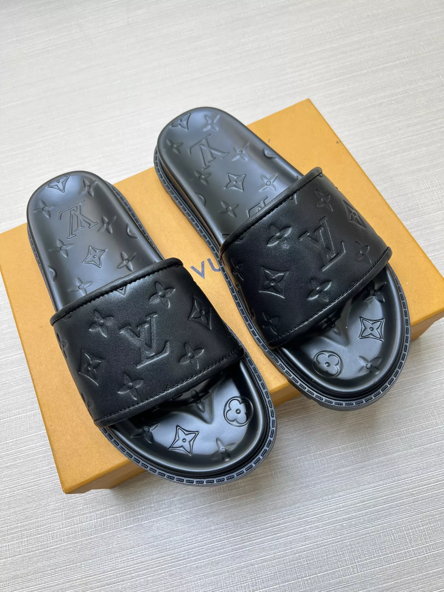 Louis Vuitton Slippers For Men Fashionable 4479
