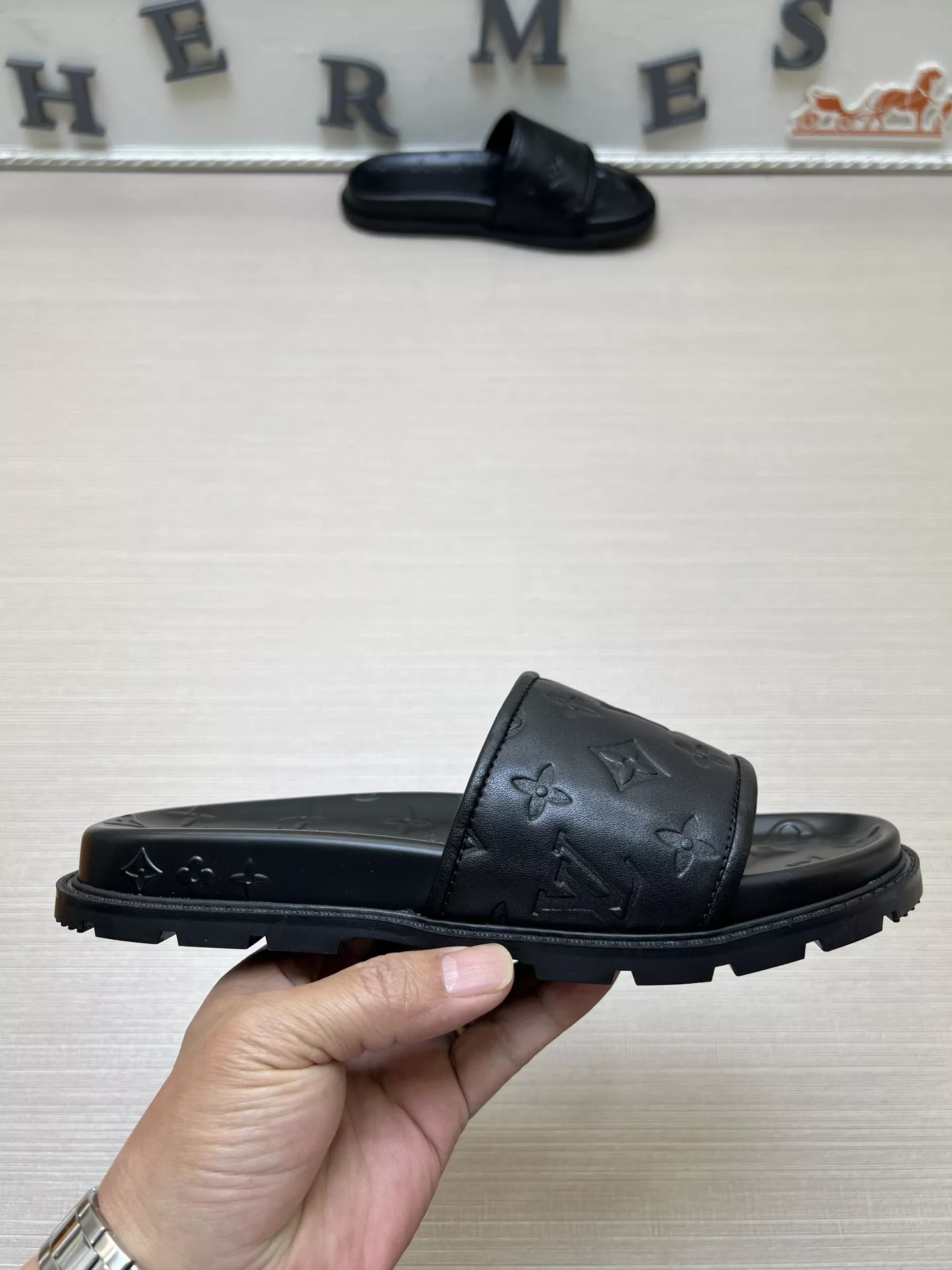 Louis Vuitton Slippers For Men Fashionable 4479