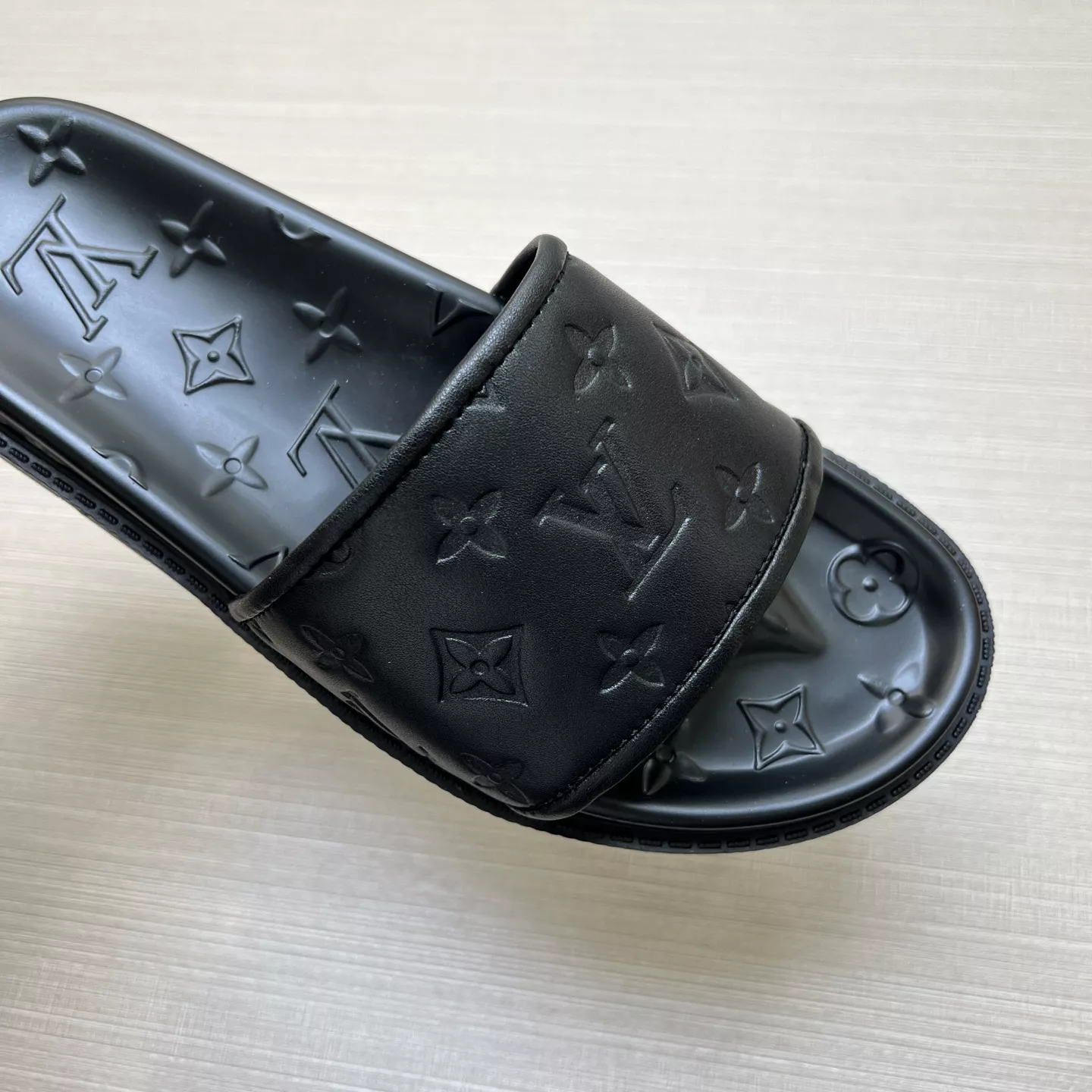 Louis Vuitton Slippers For Men Fashionable 4479