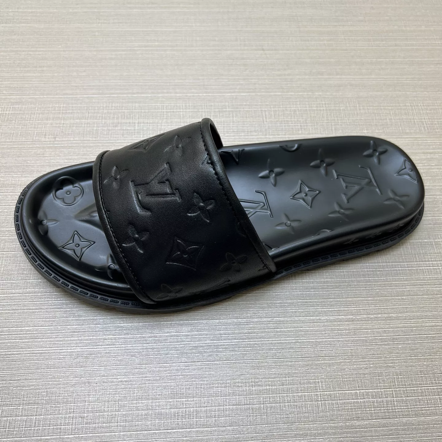 Louis Vuitton Slippers For Men Fashionable 4479