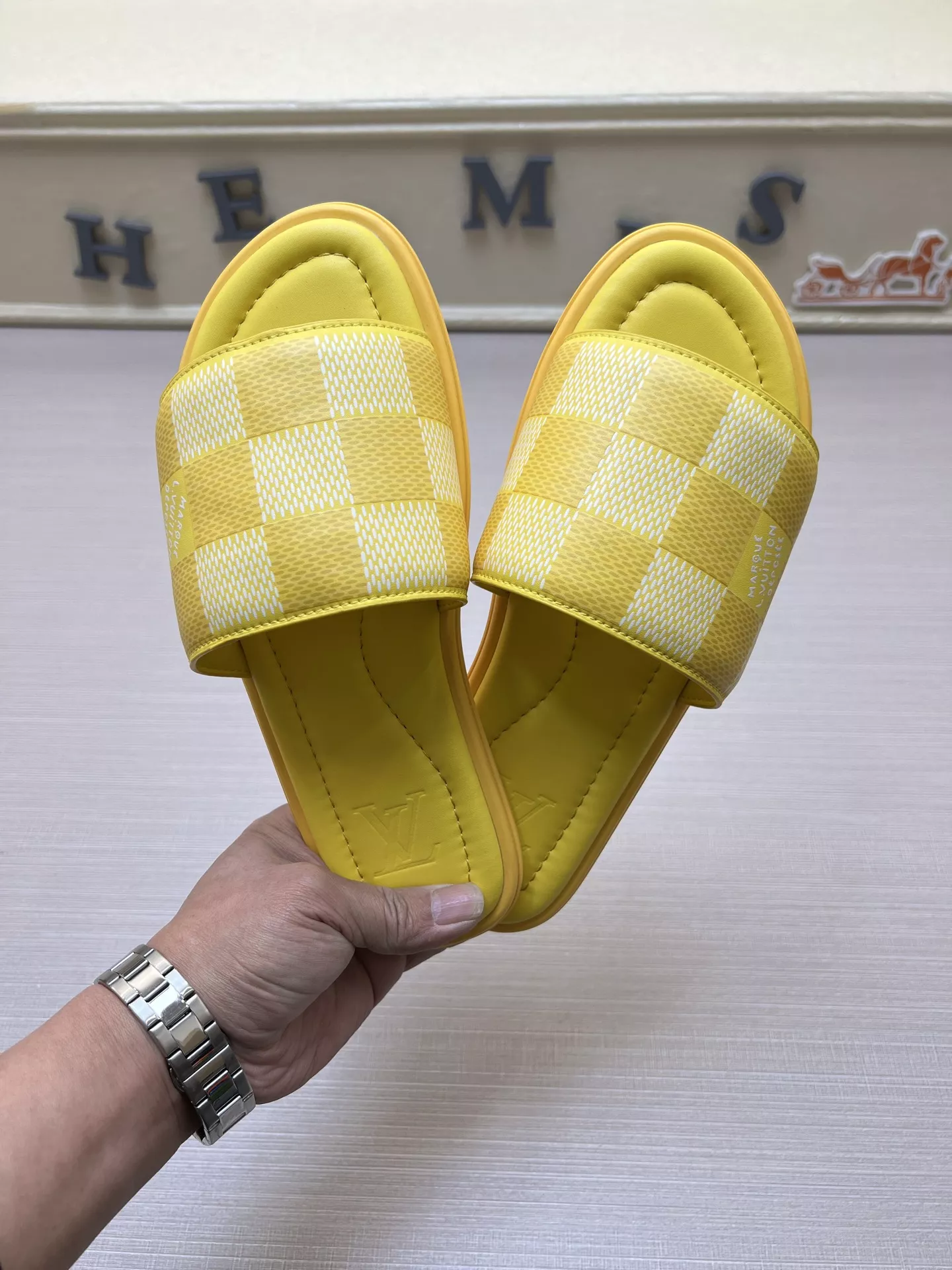 Louis Vuitton Slippers For Men Fashionable 8463