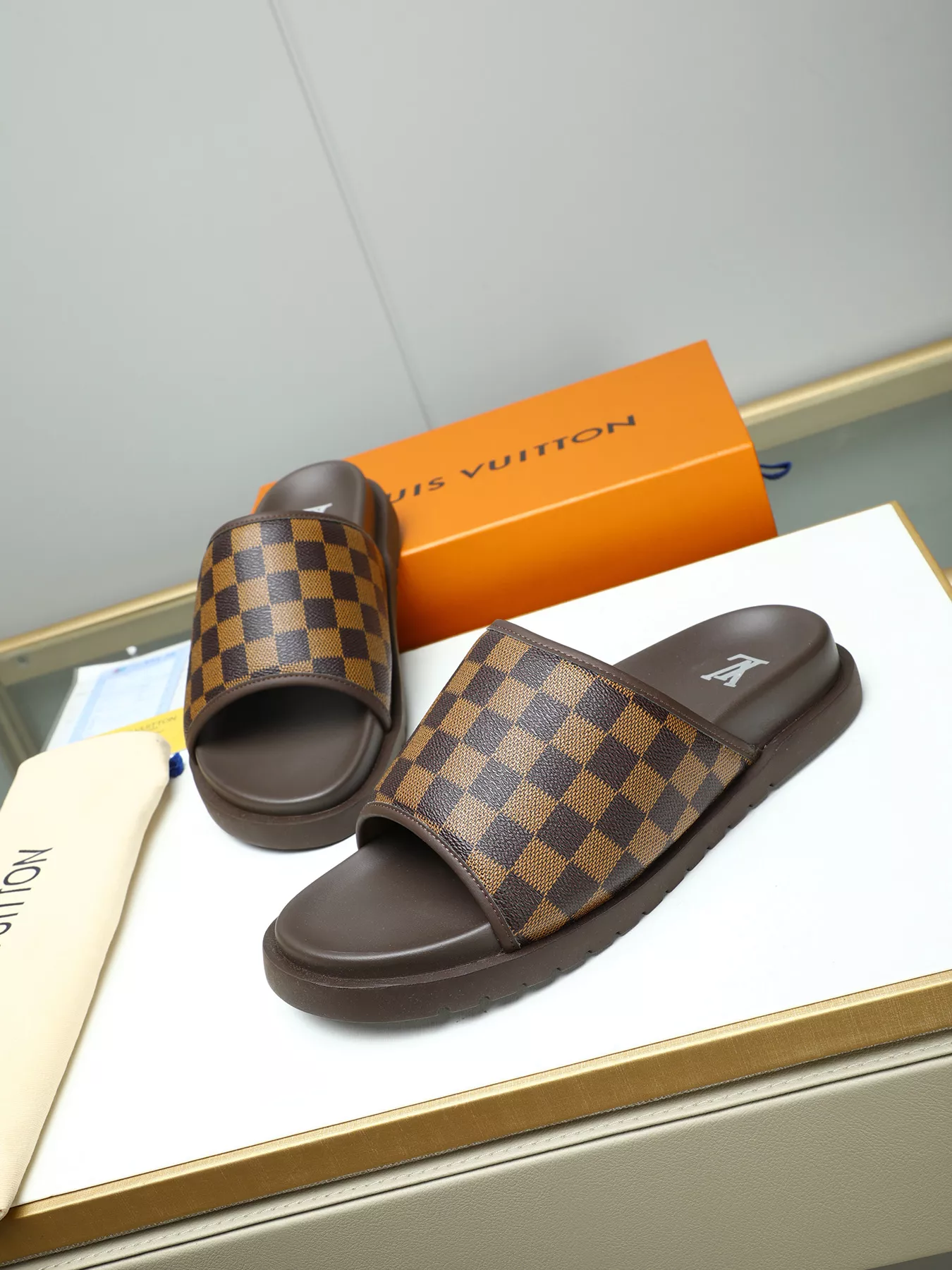 Louis Vuitton Slippers For Men Functional 532