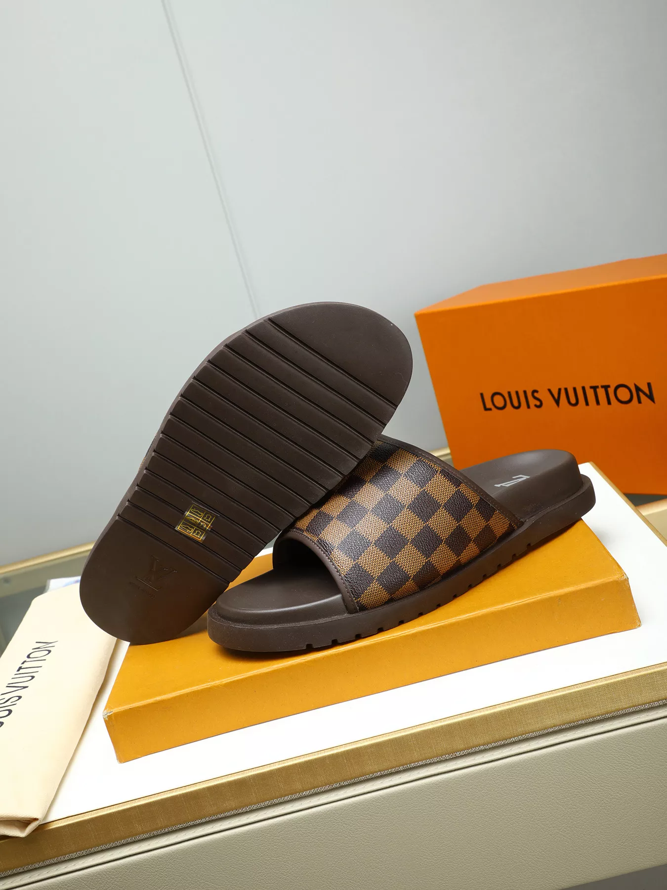 Louis Vuitton Slippers For Men Functional 532