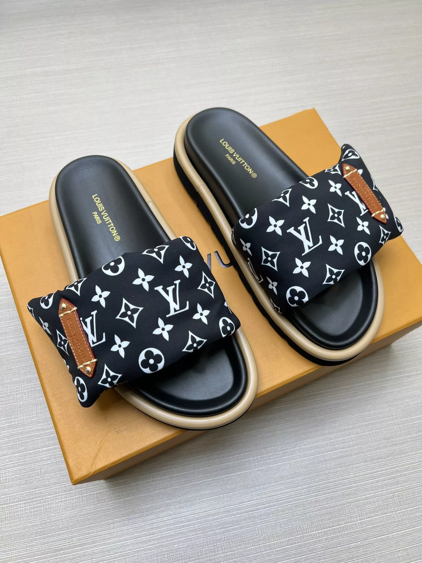 Louis Vuitton Slippers For Men GoAnywhere 9714
