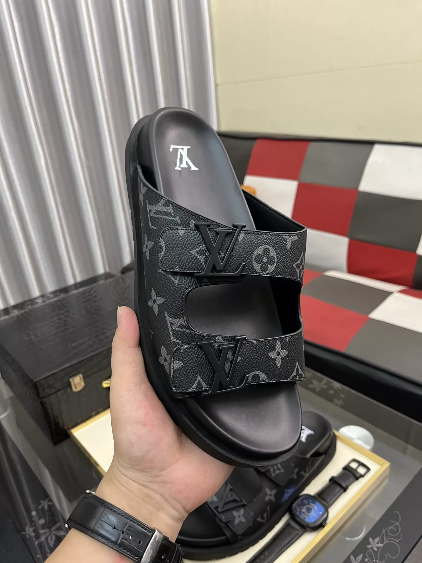 Louis Vuitton Slippers For Men GoodFit 8192