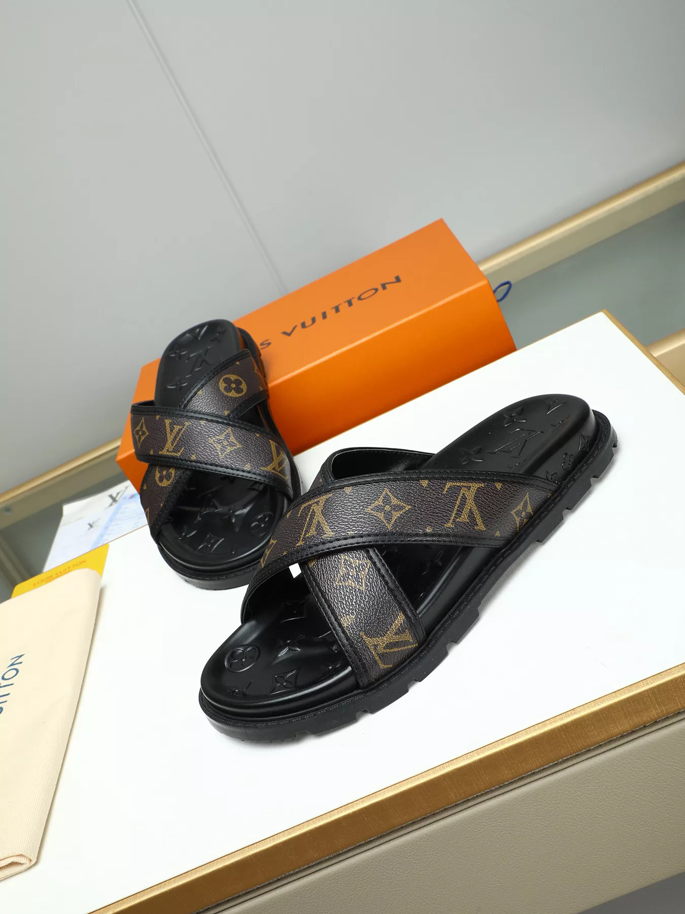 Louis Vuitton Slippers For Men Lightweight 8531