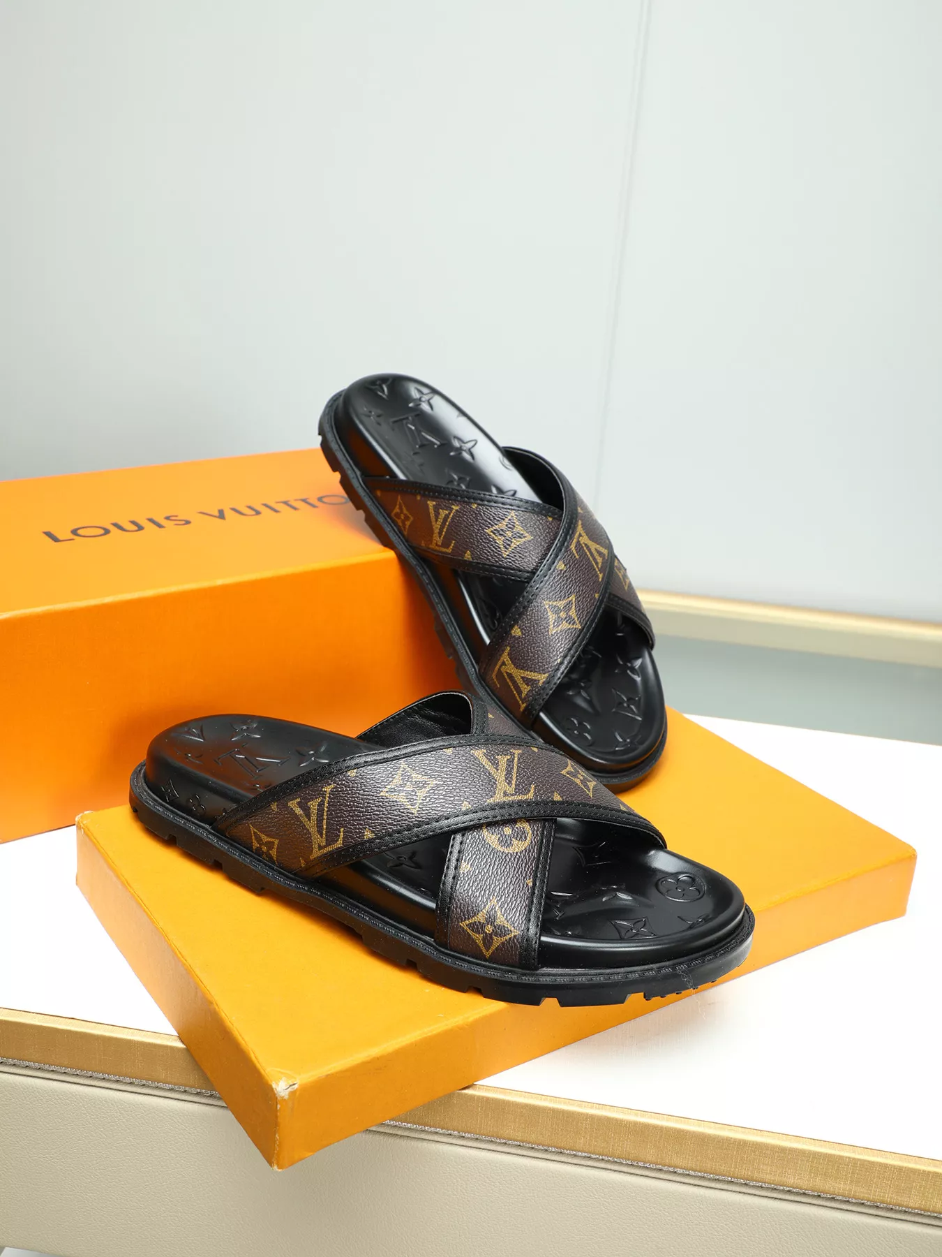 Louis Vuitton Slippers For Men Lightweight 8531
