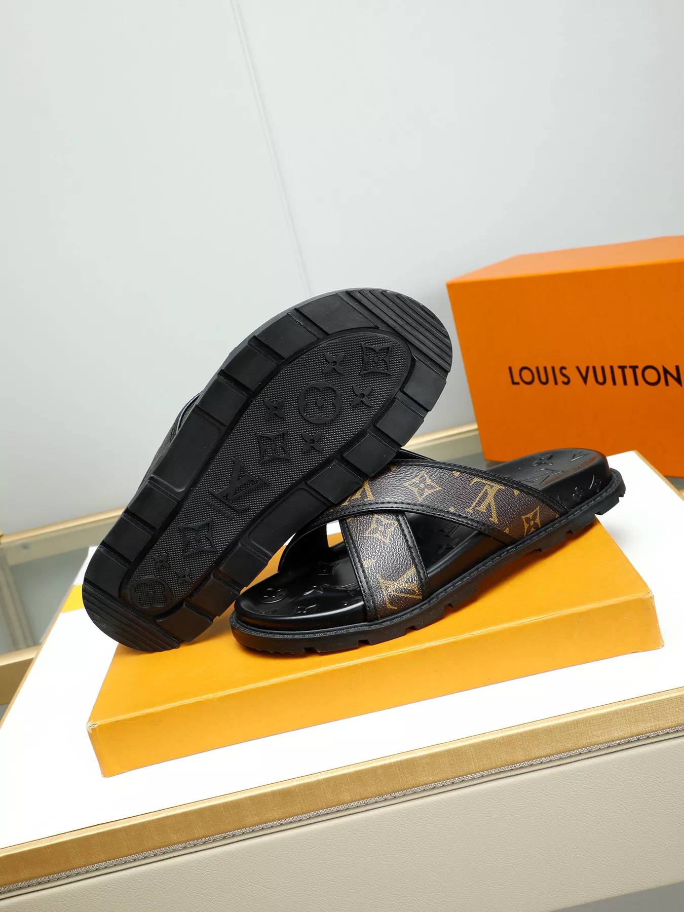 Louis Vuitton Slippers For Men Lightweight 8531