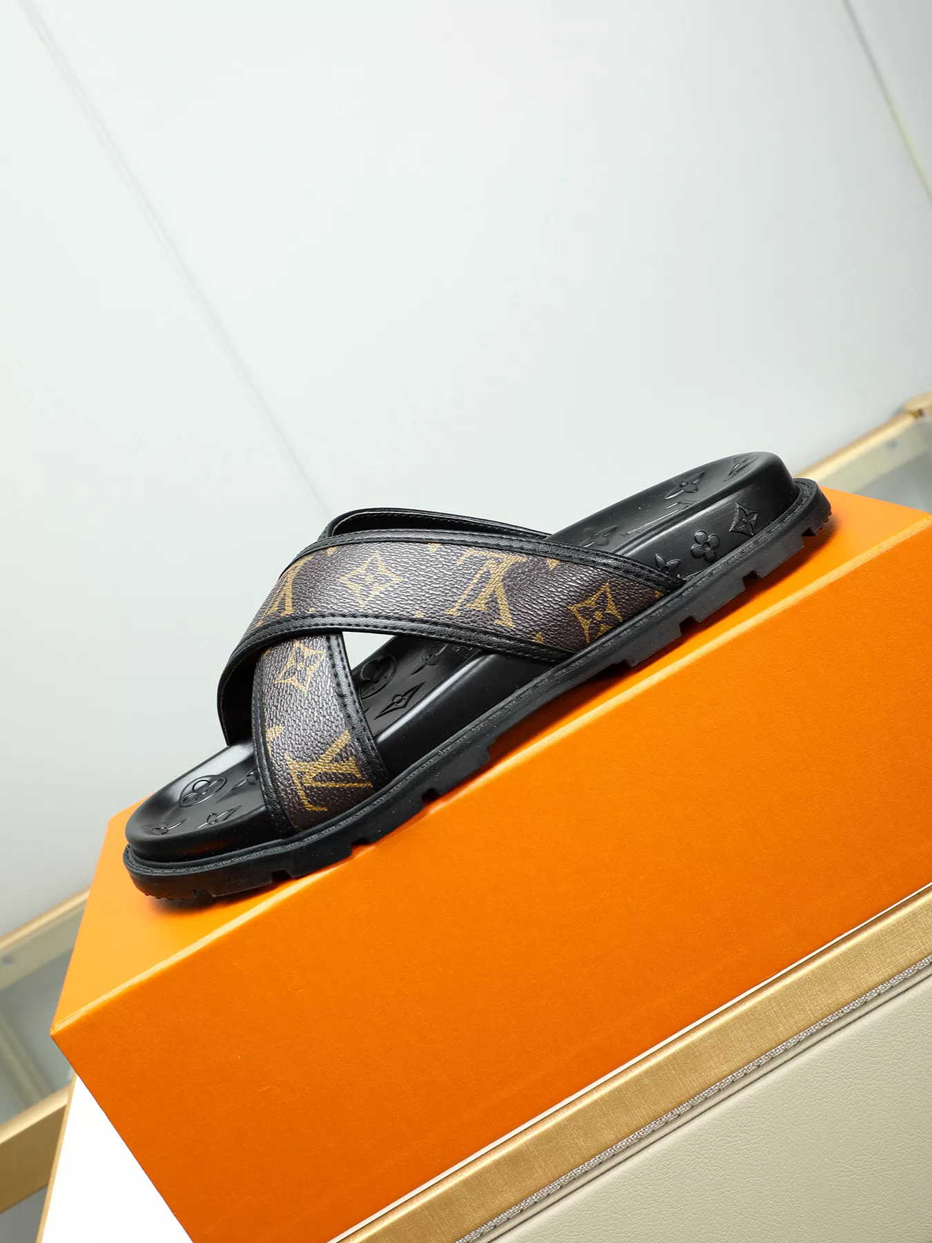 Louis Vuitton Slippers For Men Lightweight 8531
