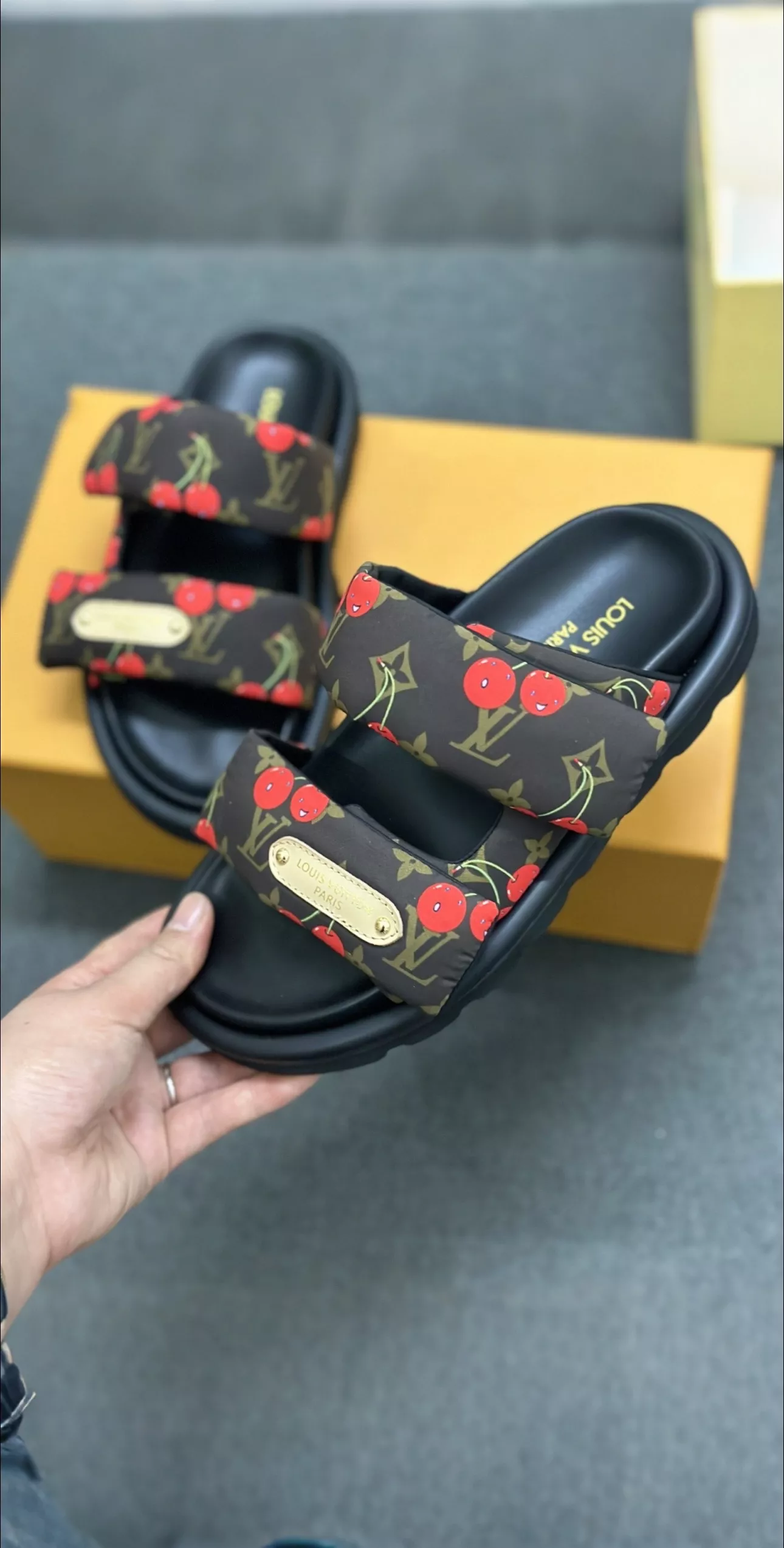 Louis Vuitton Slippers For Men Minimalist 1119