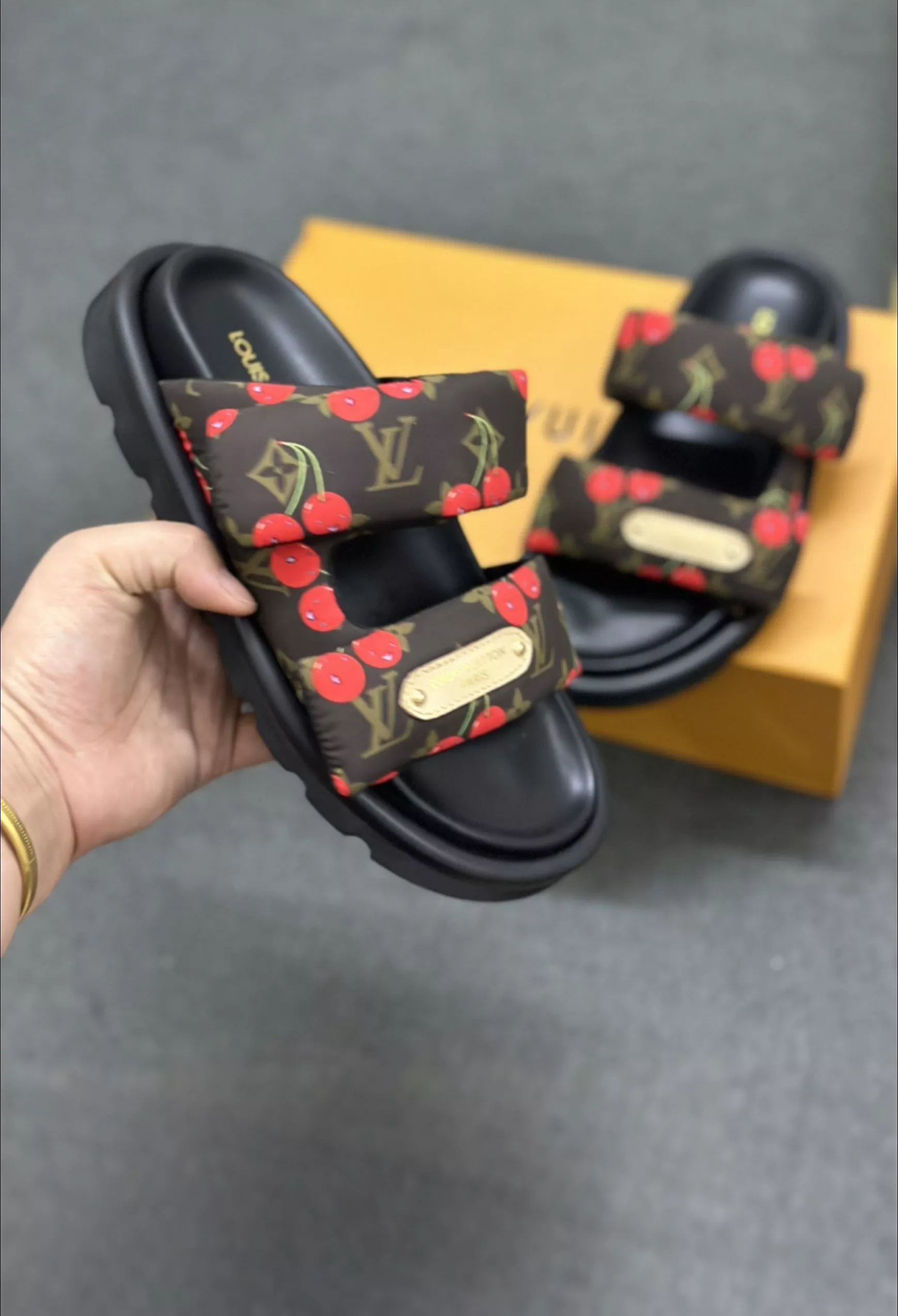 Louis Vuitton Slippers For Men Minimalist 1119