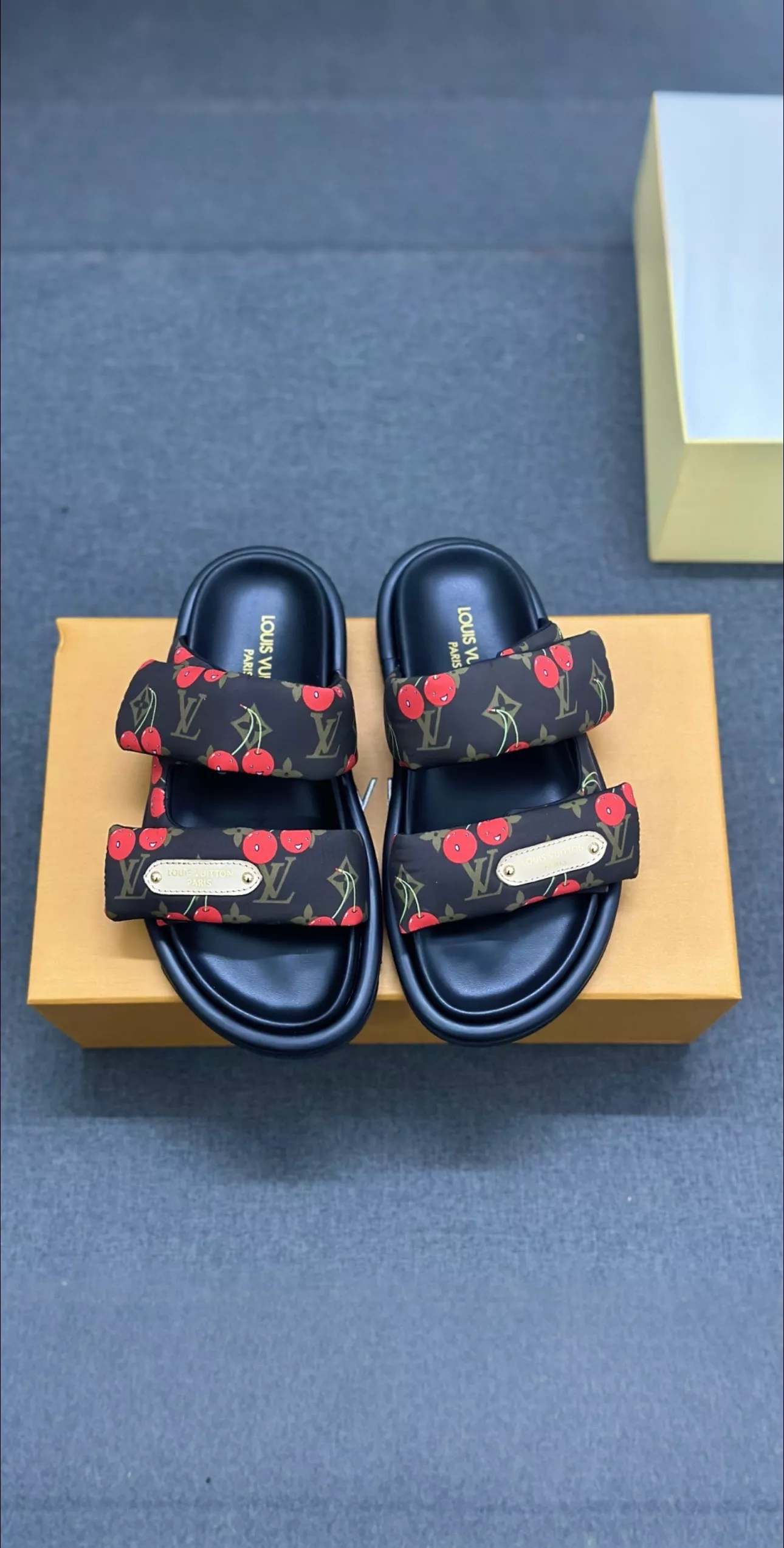 Louis Vuitton Slippers For Men Minimalist 1119