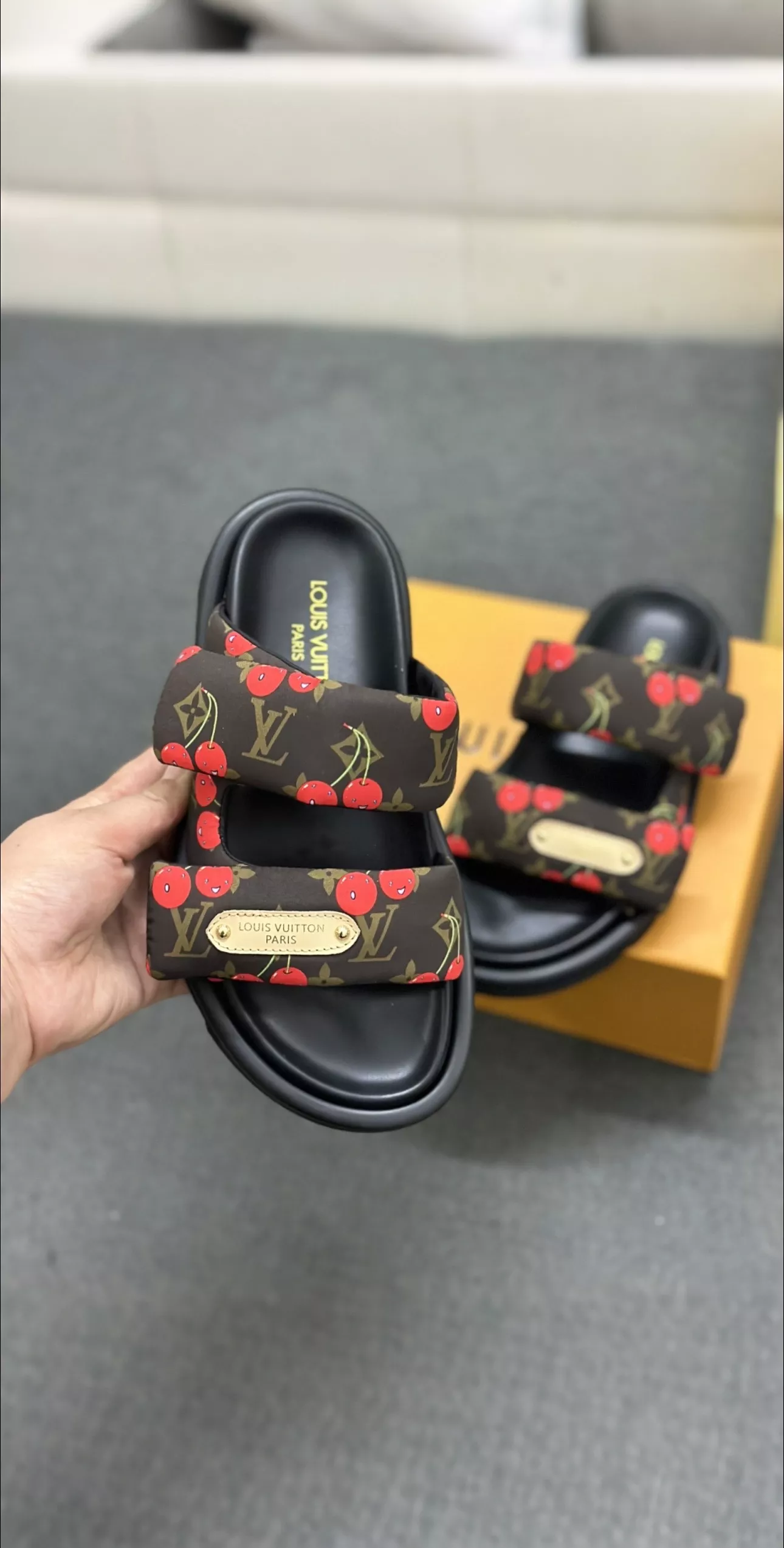 Louis Vuitton Slippers For Men Minimalist 1119