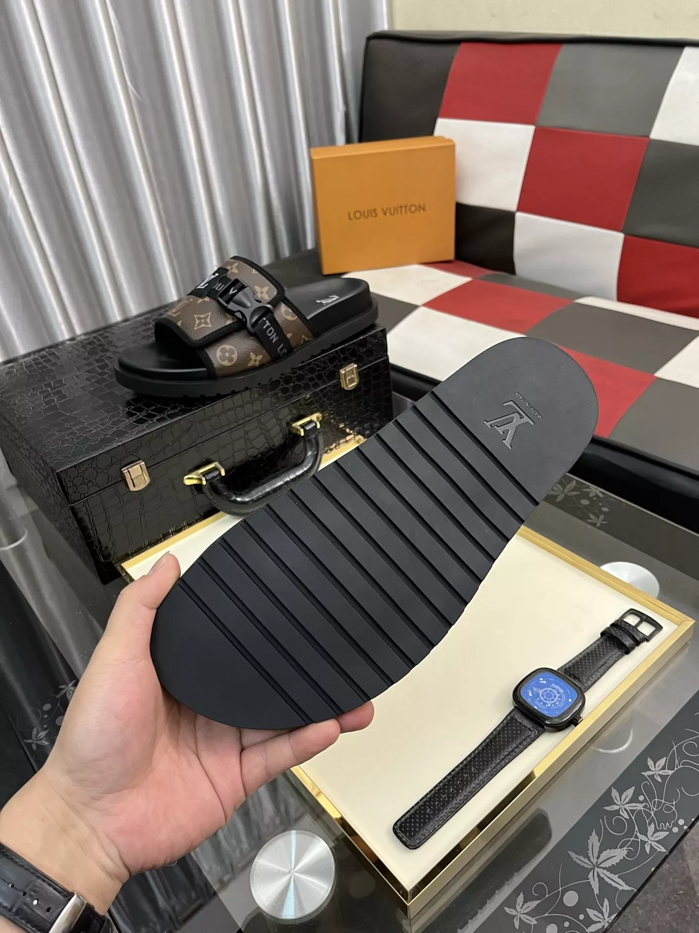 Louis Vuitton Slippers For Men Minimalist 2177