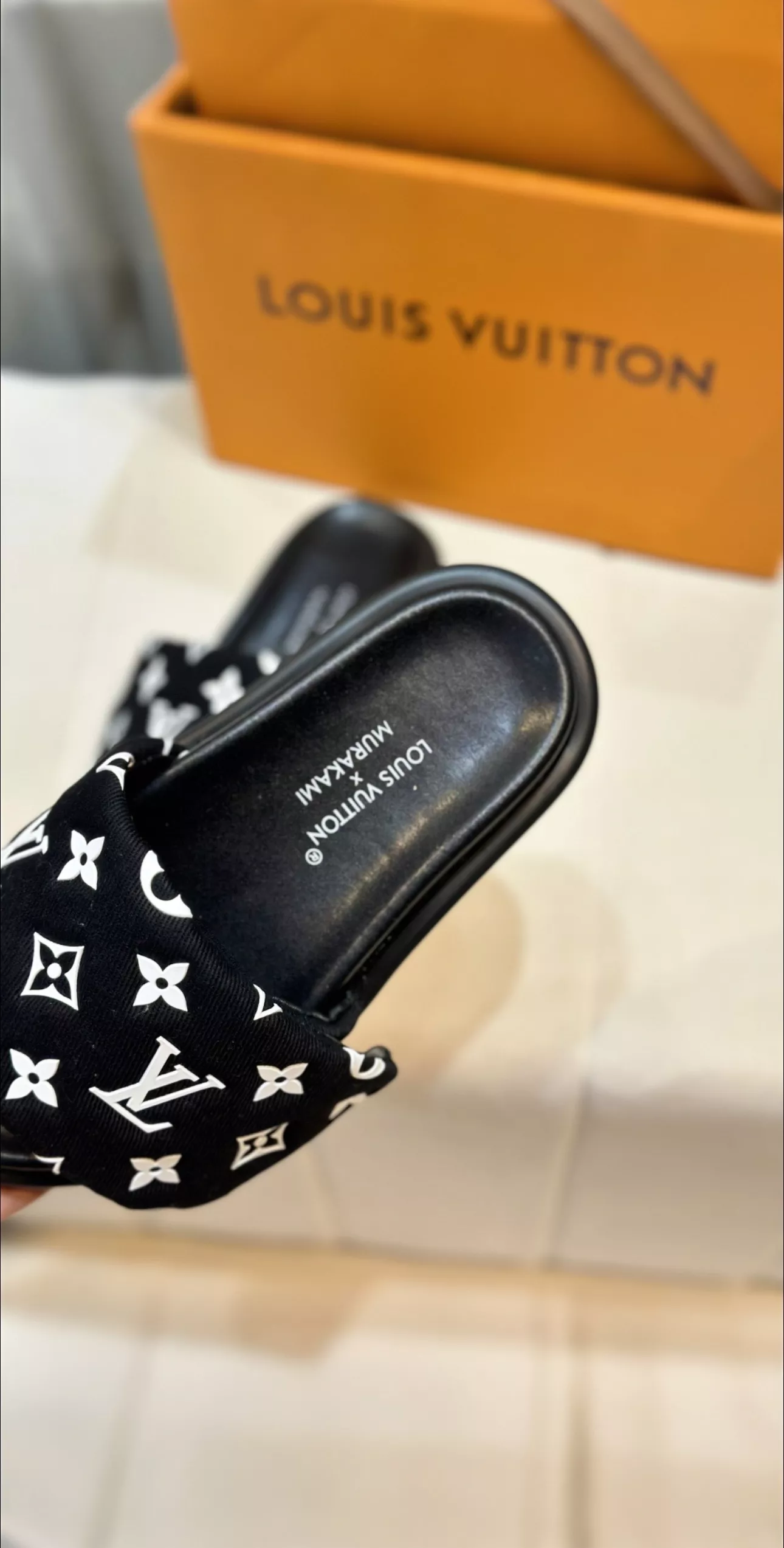 Louis Vuitton Slippers For Men Minimalist 3272