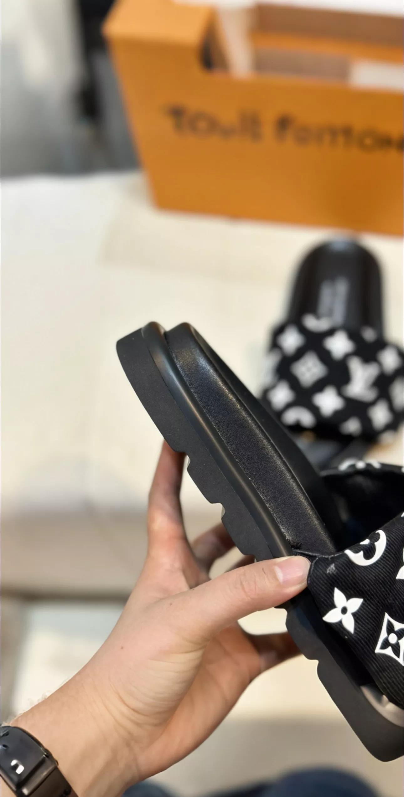 Louis Vuitton Slippers For Men Minimalist 3272