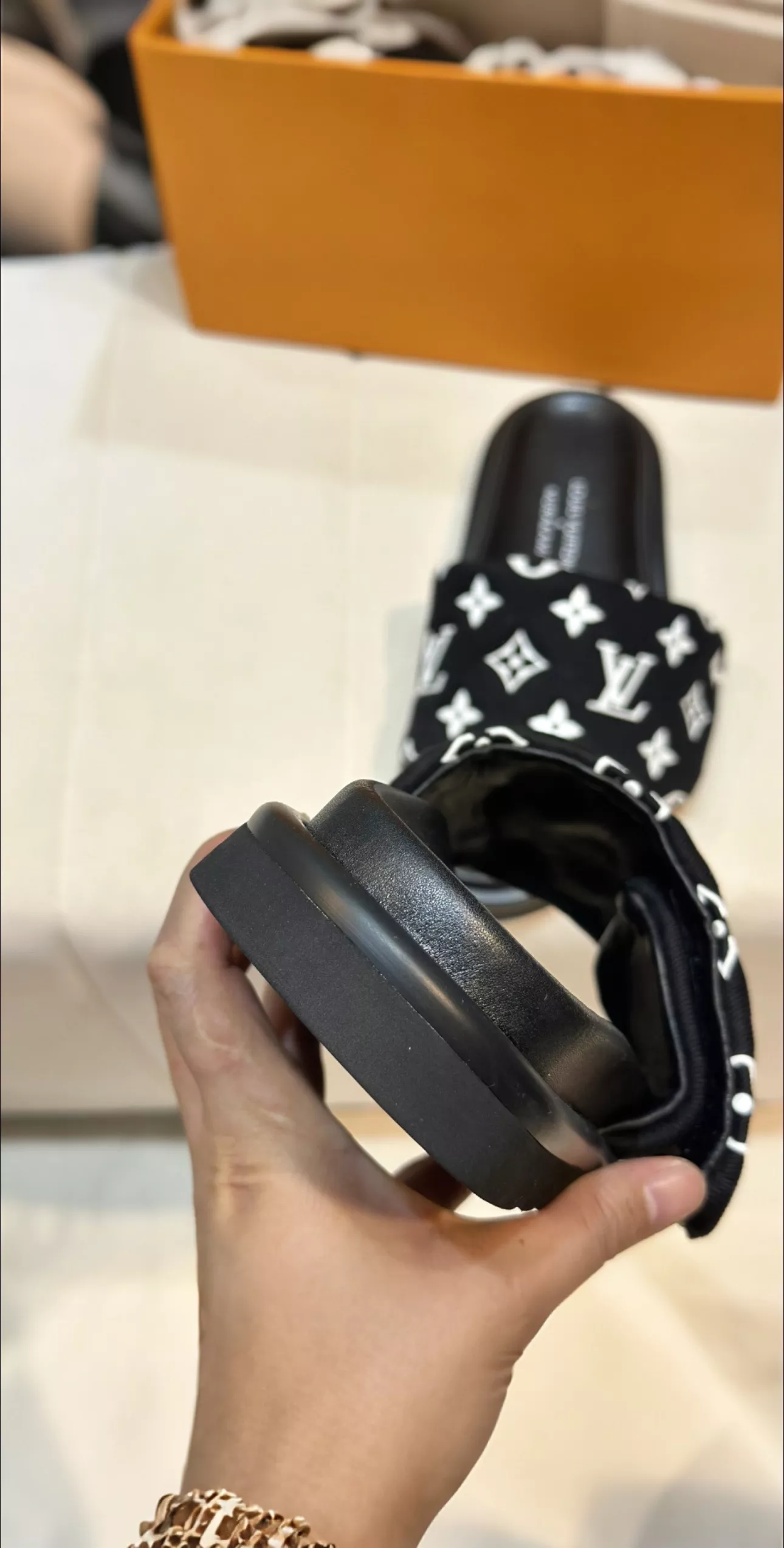 Louis Vuitton Slippers For Men Minimalist 3272