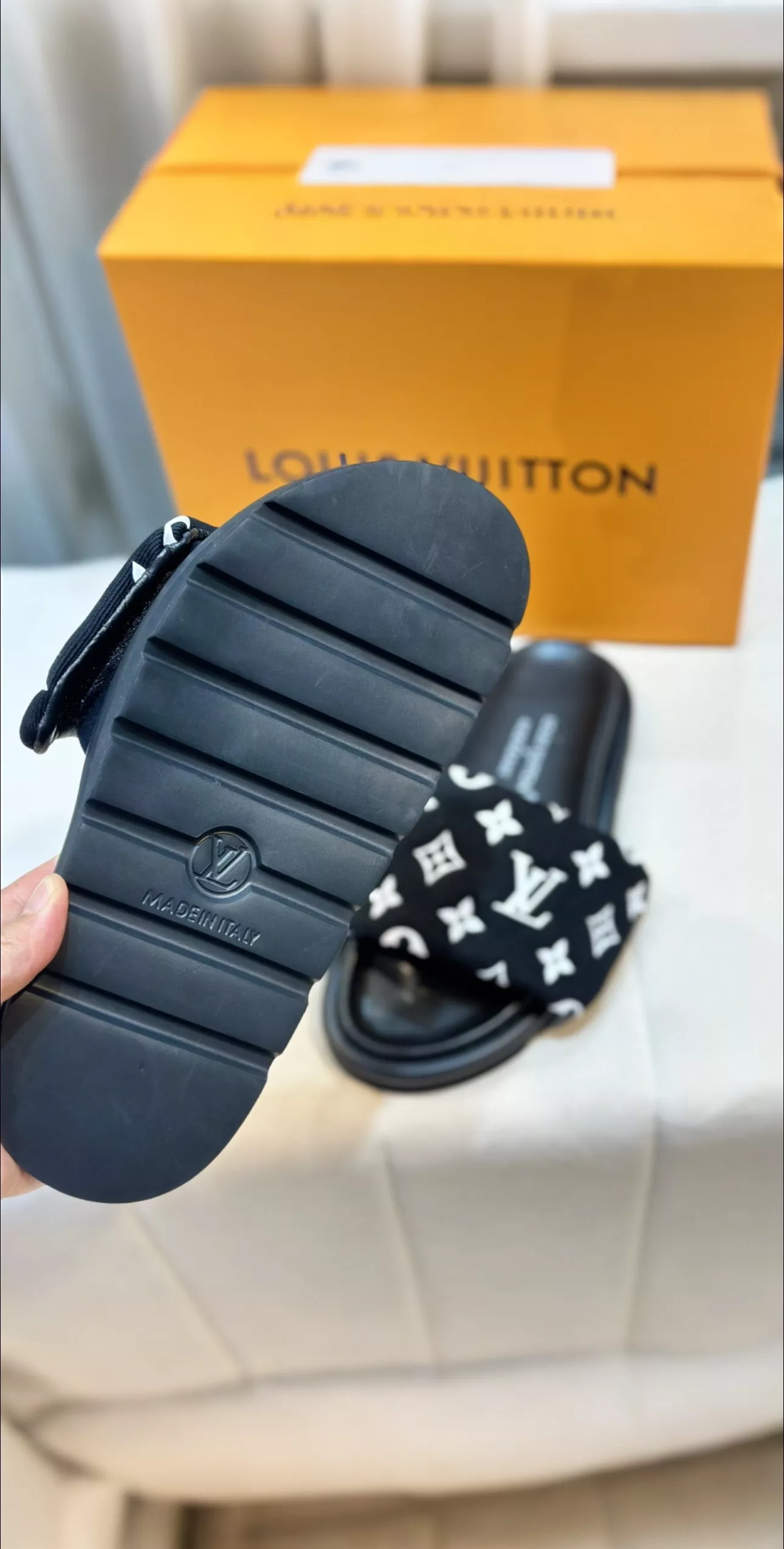 Louis Vuitton Slippers For Men Minimalist 3272