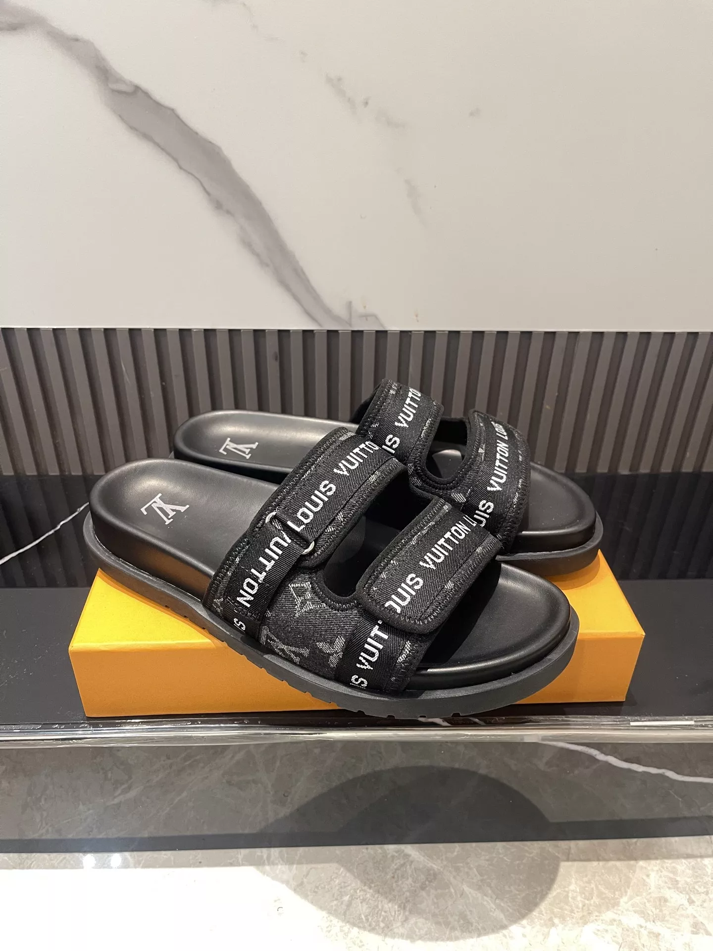 Louis Vuitton Slippers For Men Minimalist 931
