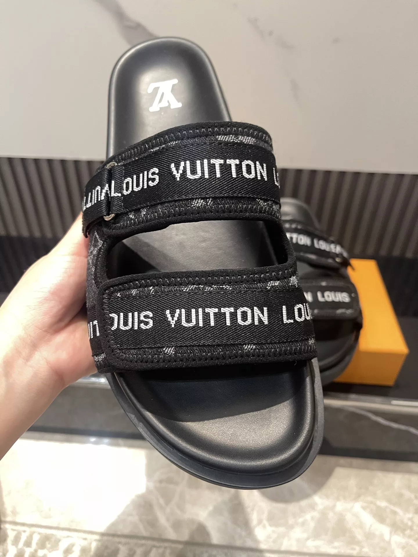 Louis Vuitton Slippers For Men Minimalist 931