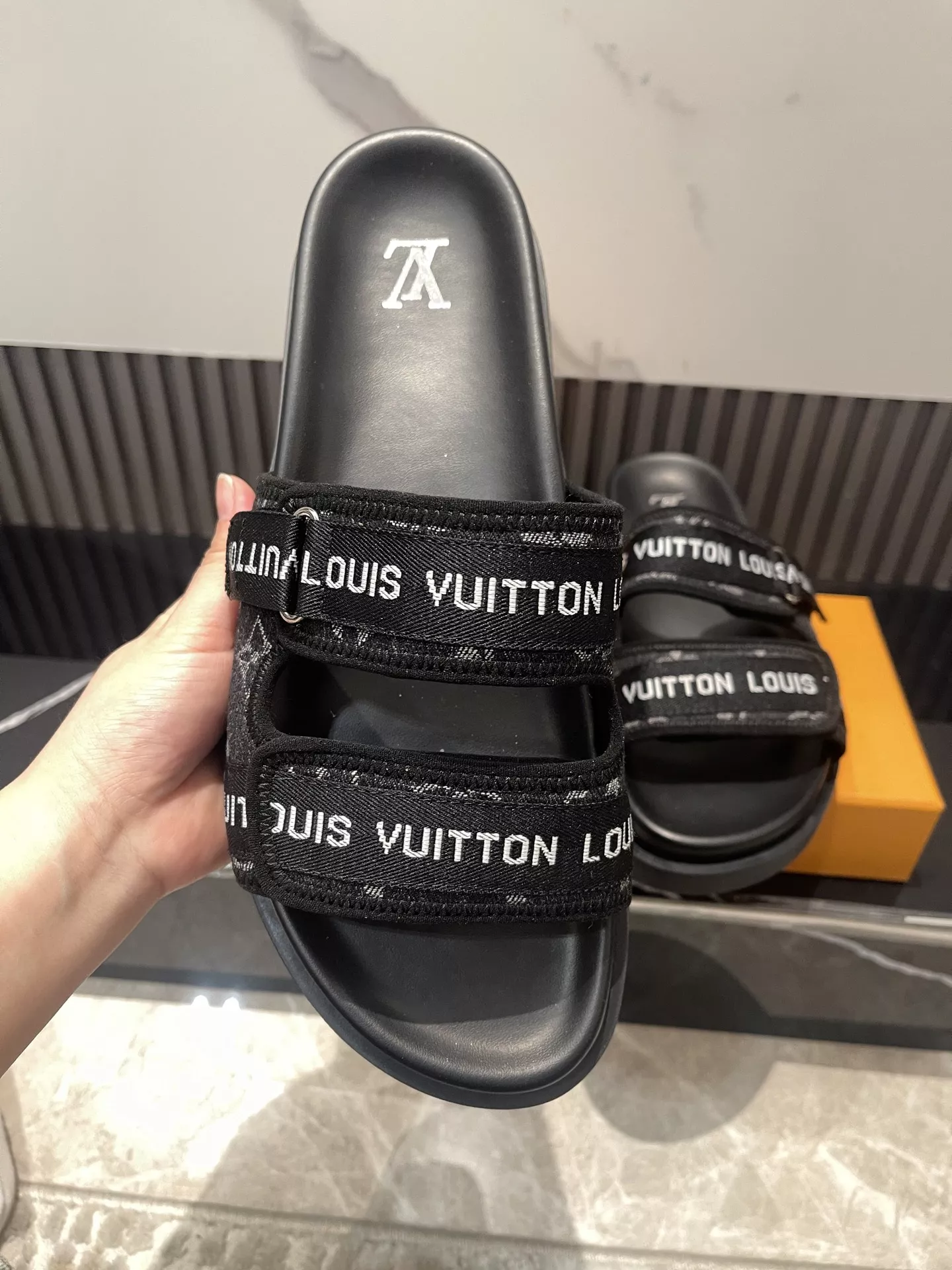Louis Vuitton Slippers For Men Minimalist 931