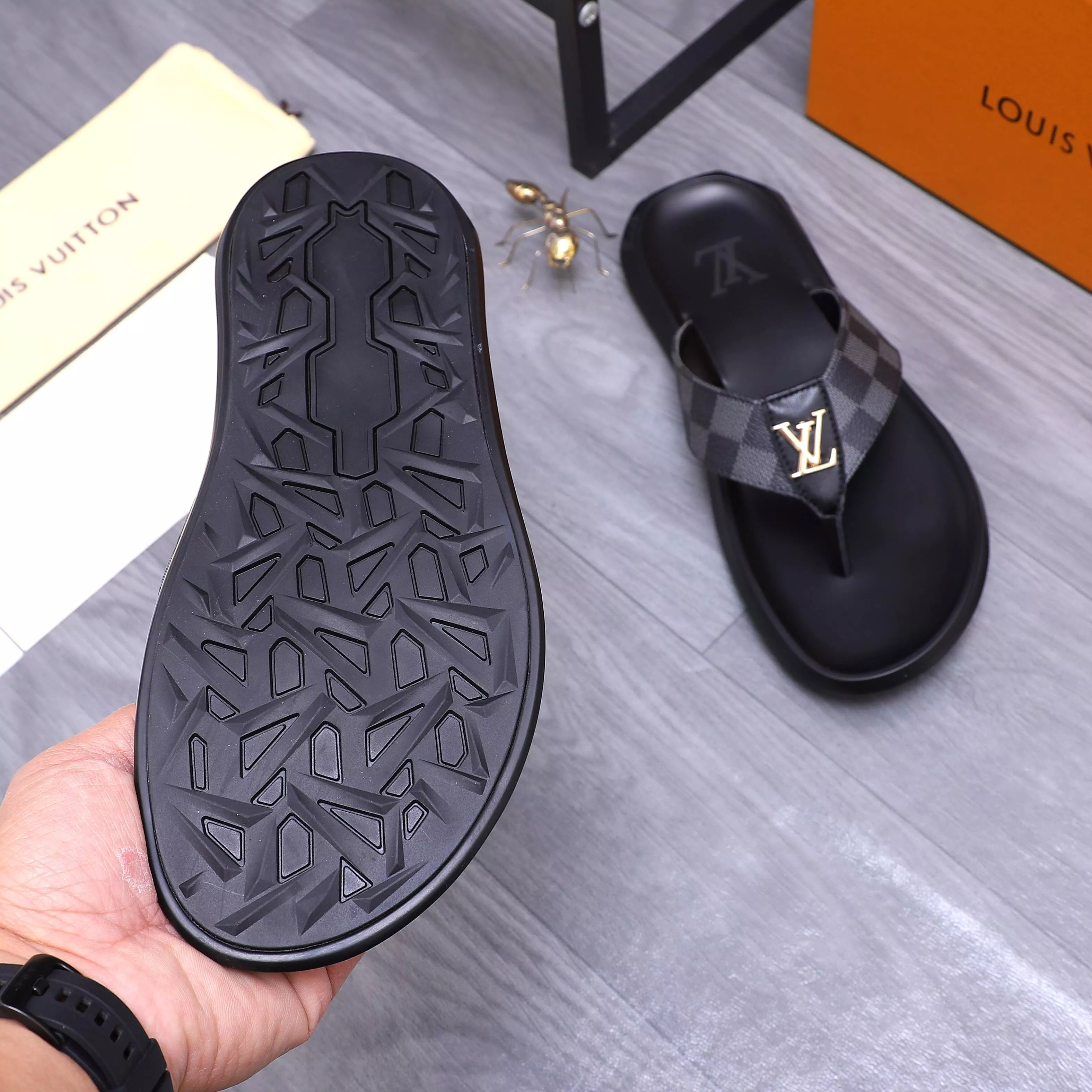 Louis Vuitton Slippers For Men Resilient 7922