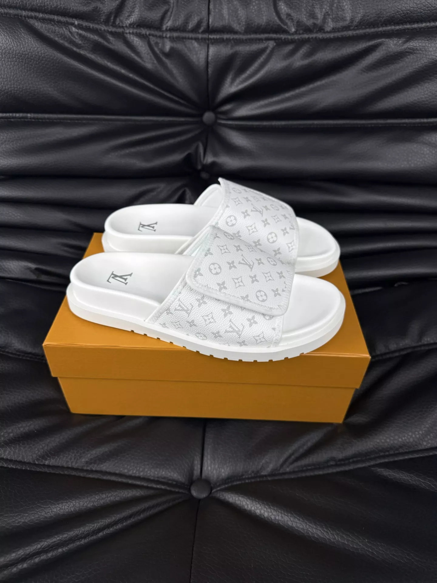 Louis Vuitton Slippers For Men Sleek 3124