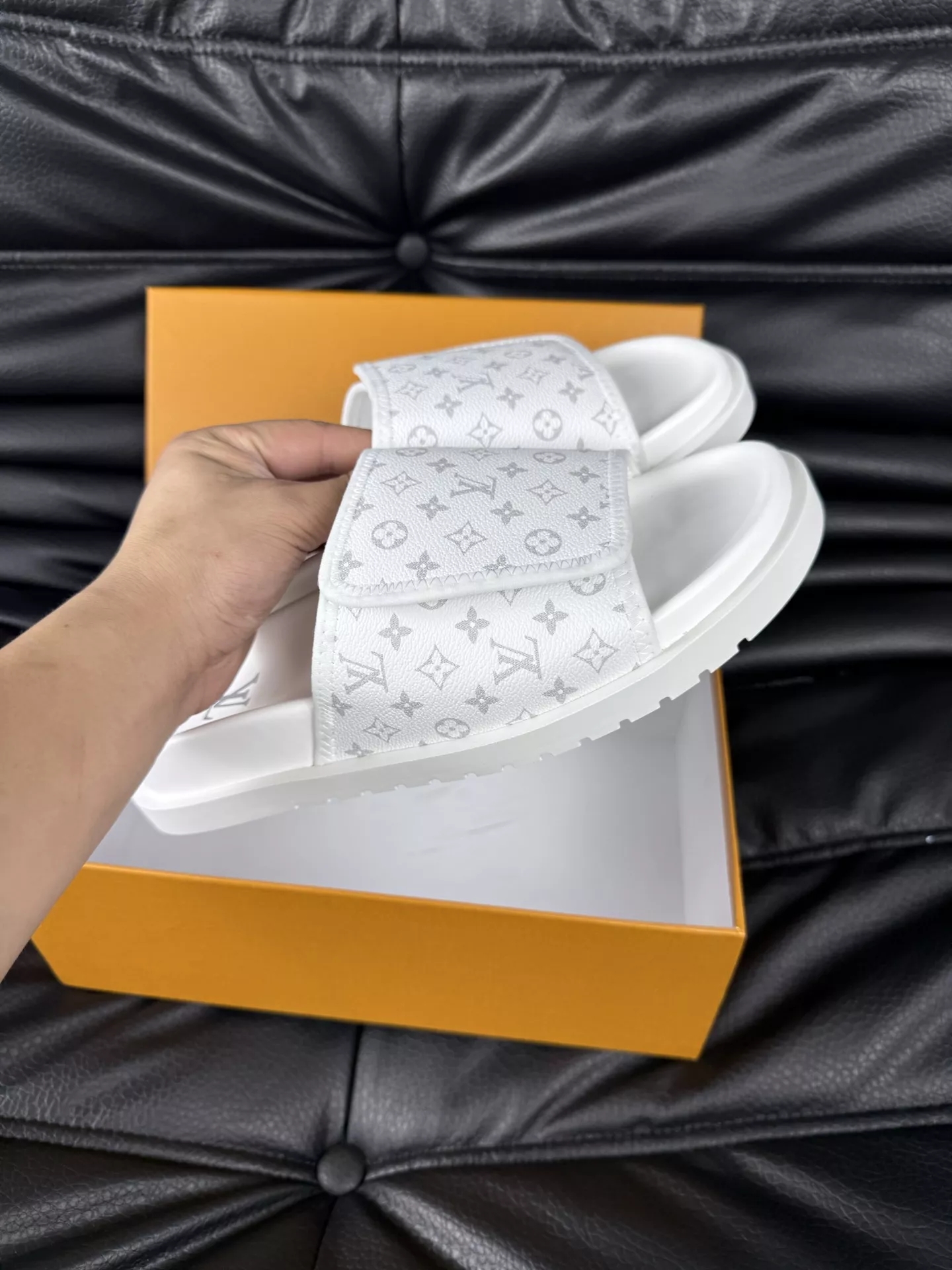 Louis Vuitton Slippers For Men Sleek 3124