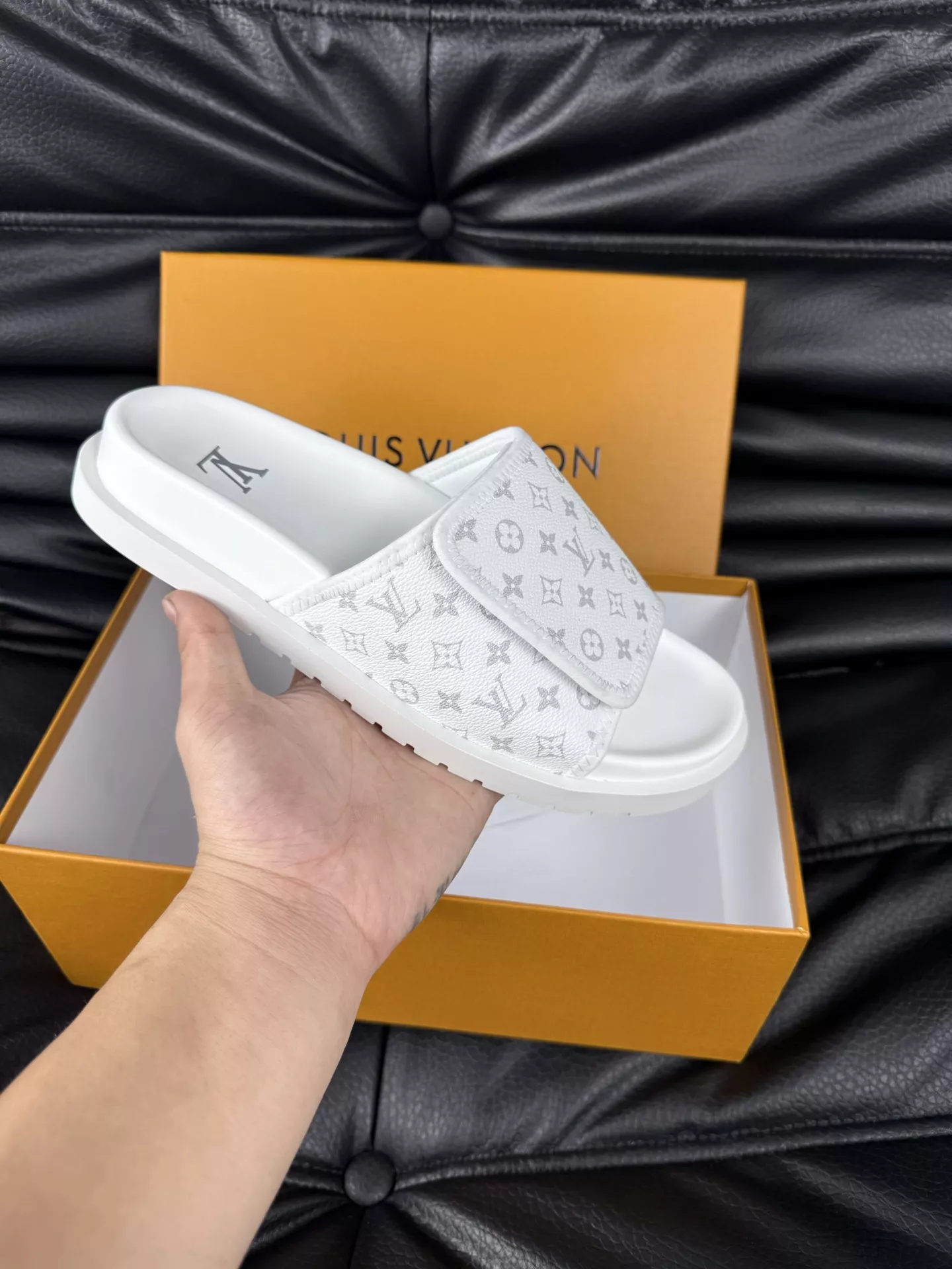 Louis Vuitton Slippers For Men Sleek 3124