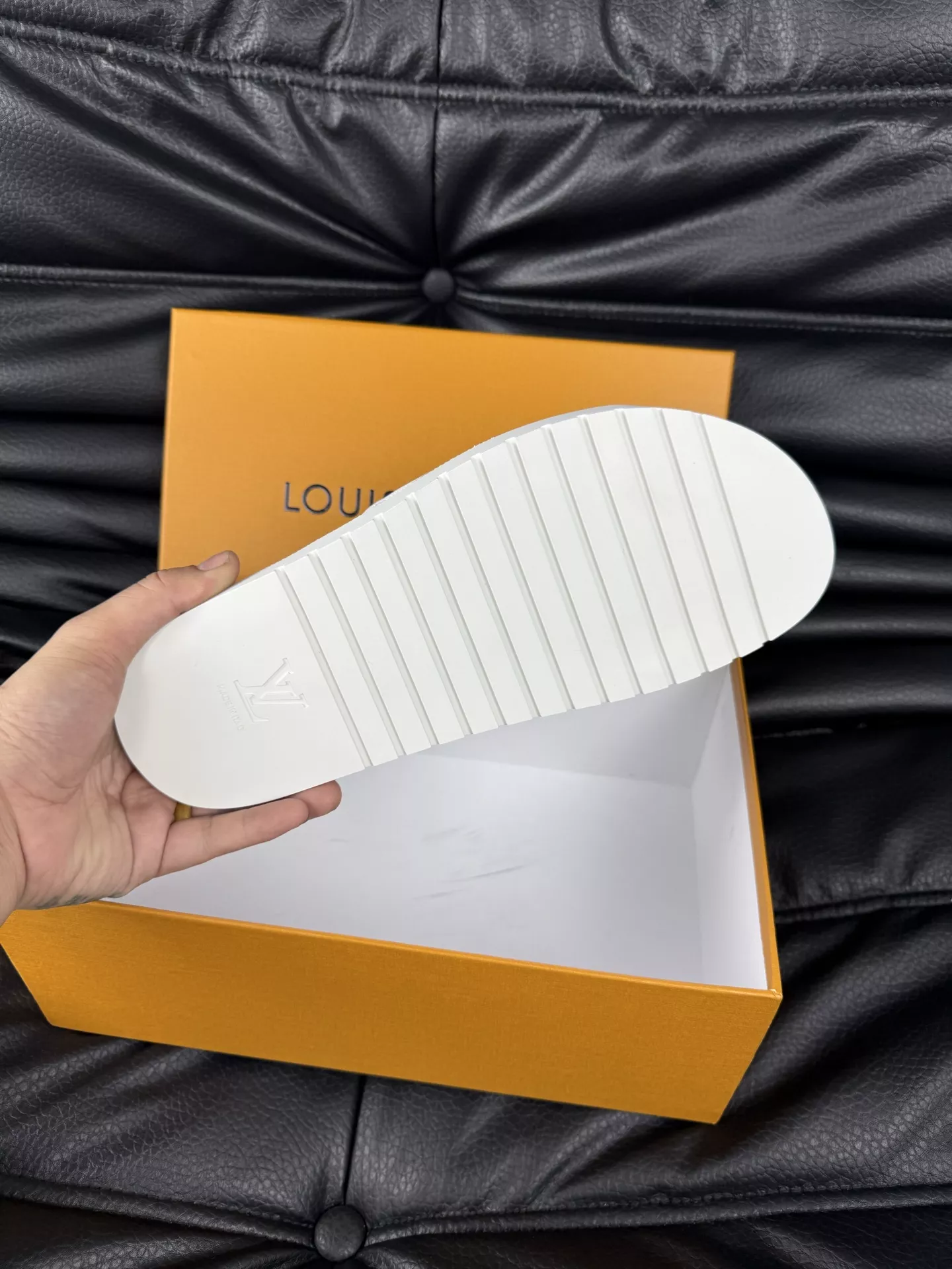 Louis Vuitton Slippers For Men Sleek 3124