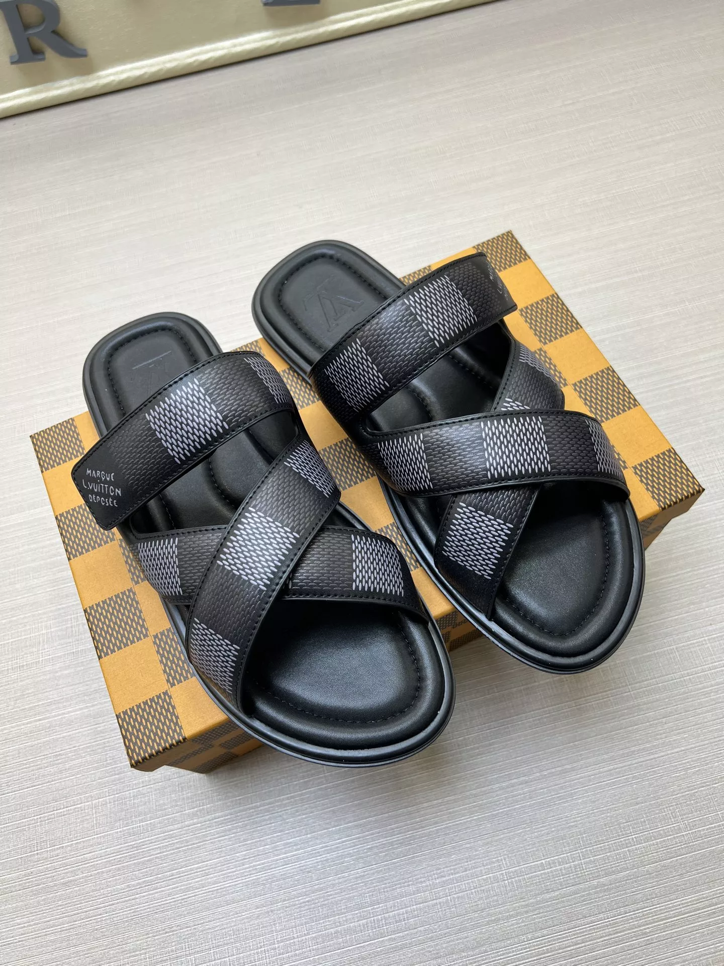 Louis Vuitton Slippers For Men Sleek 5419