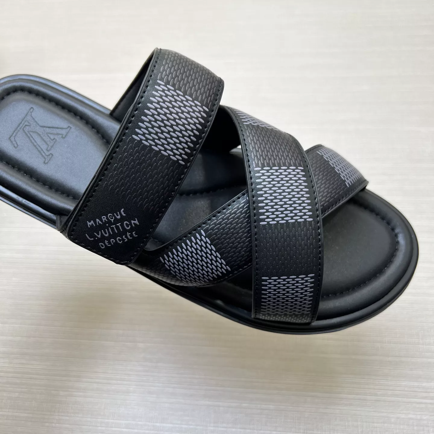 Louis Vuitton Slippers For Men Sleek 5419