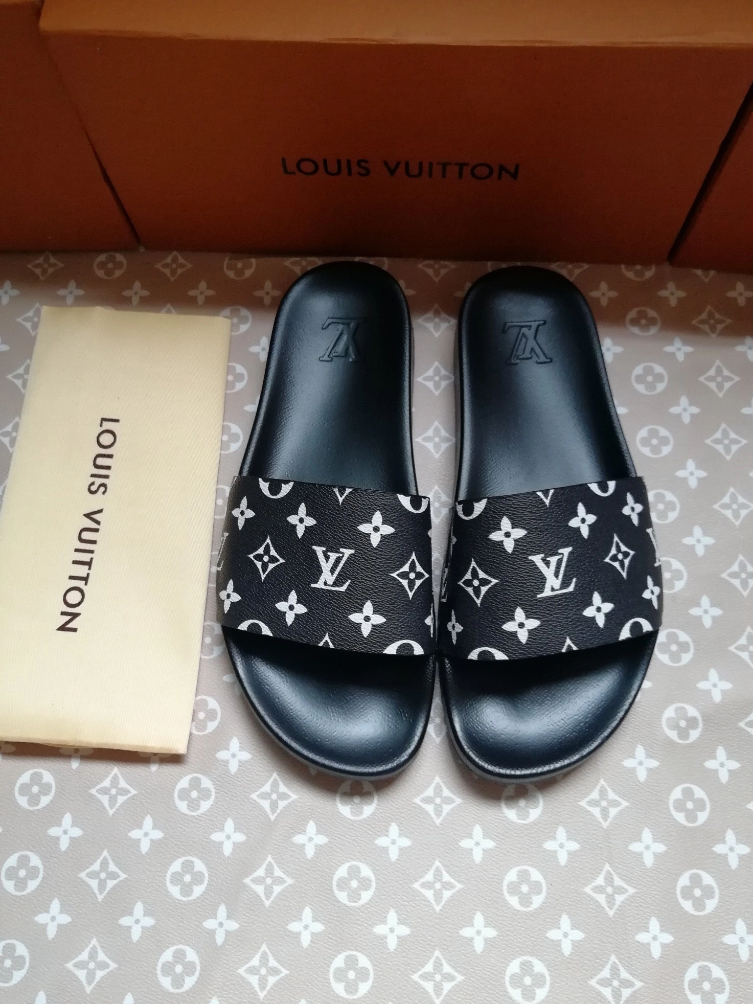Louis Vuitton Slippers For Men Soft 8157