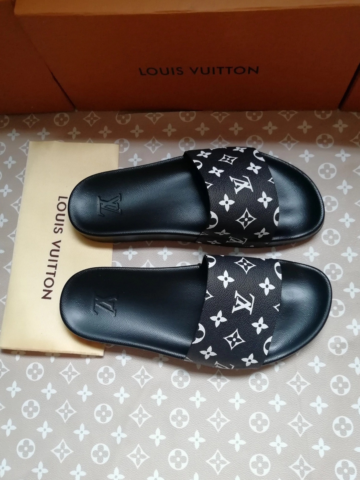 Louis Vuitton Slippers For Men Soft 8157