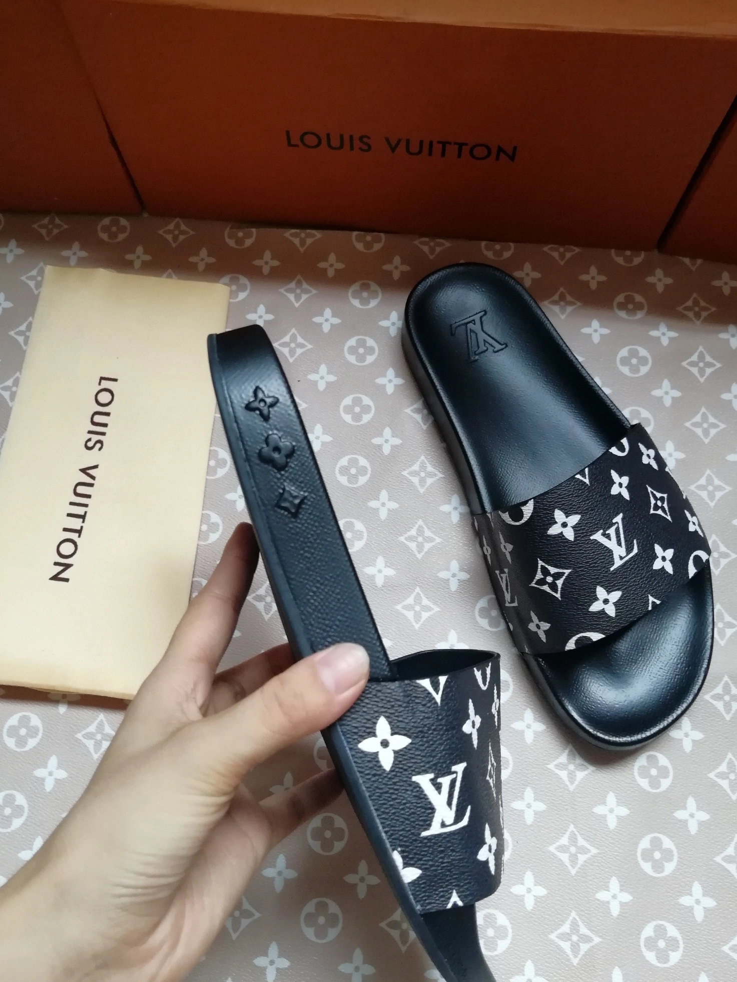 Louis Vuitton Slippers For Men Soft 8157