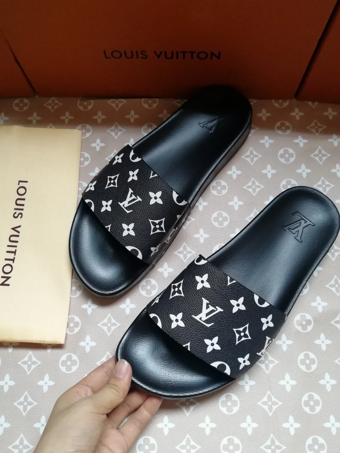 Louis Vuitton Slippers For Men Soft 8157