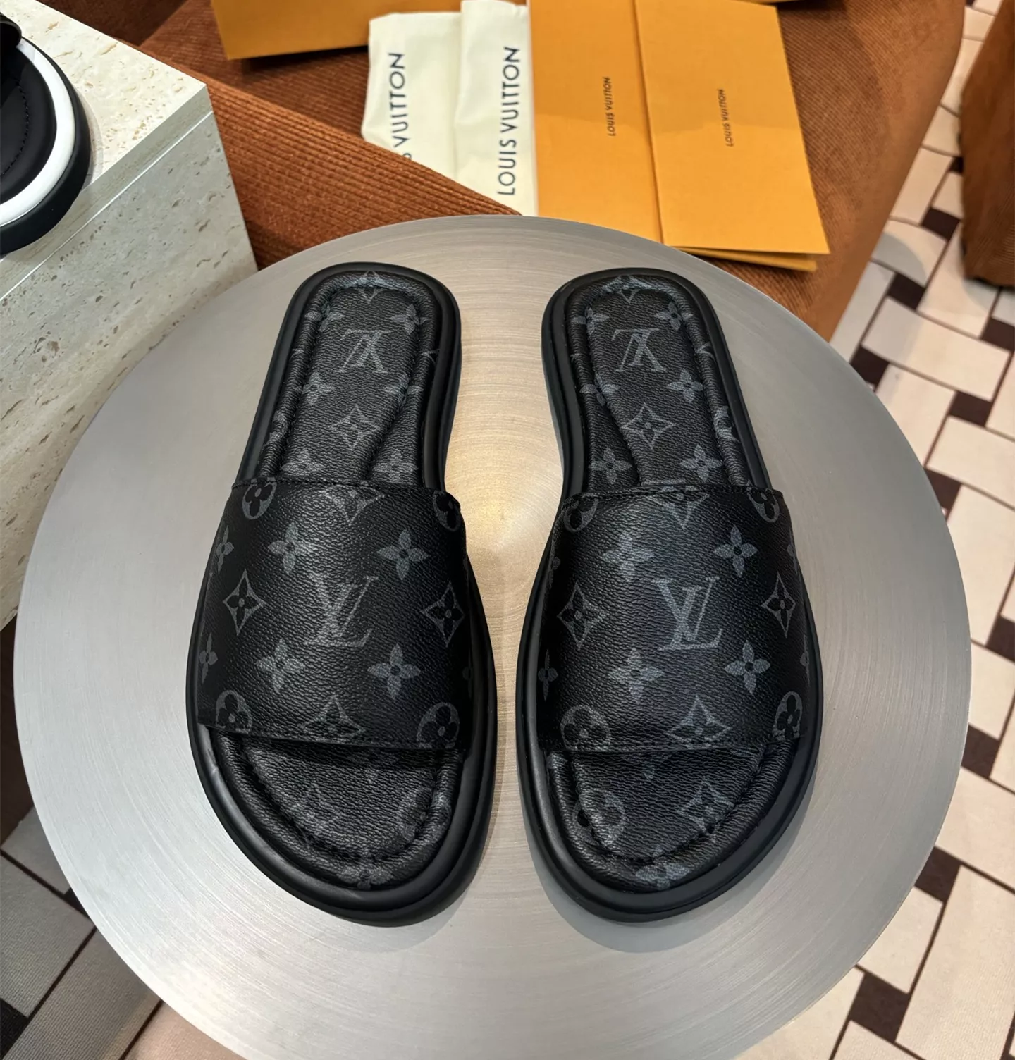 Louis Vuitton Slippers For Men Soft 9533