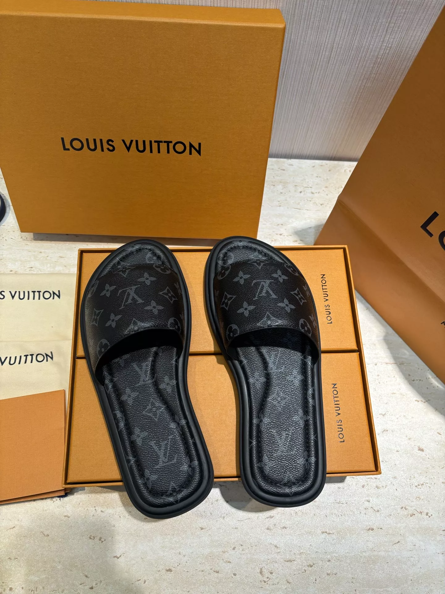 Louis Vuitton Slippers For Men Soft 9533