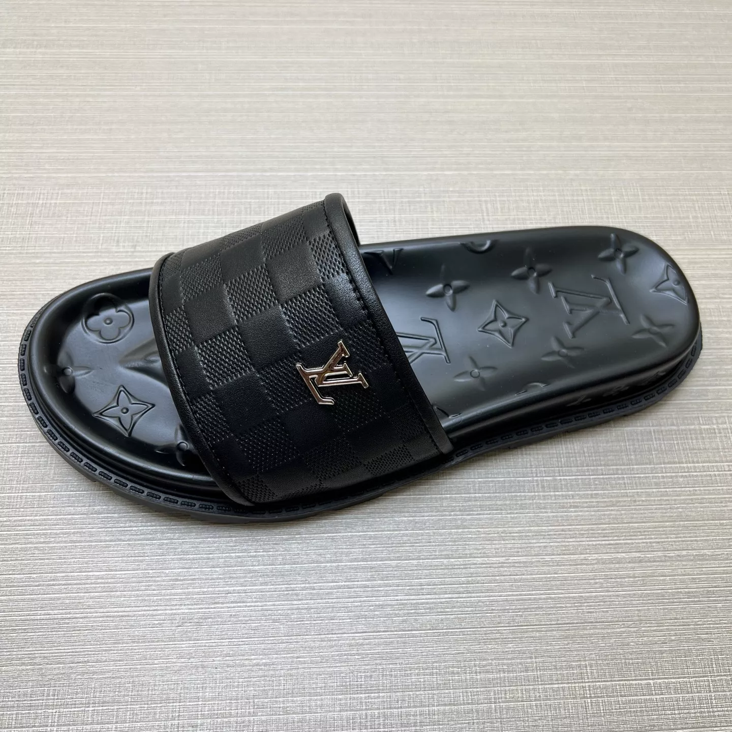 Louis Vuitton Slippers For Men StreetReady 9181