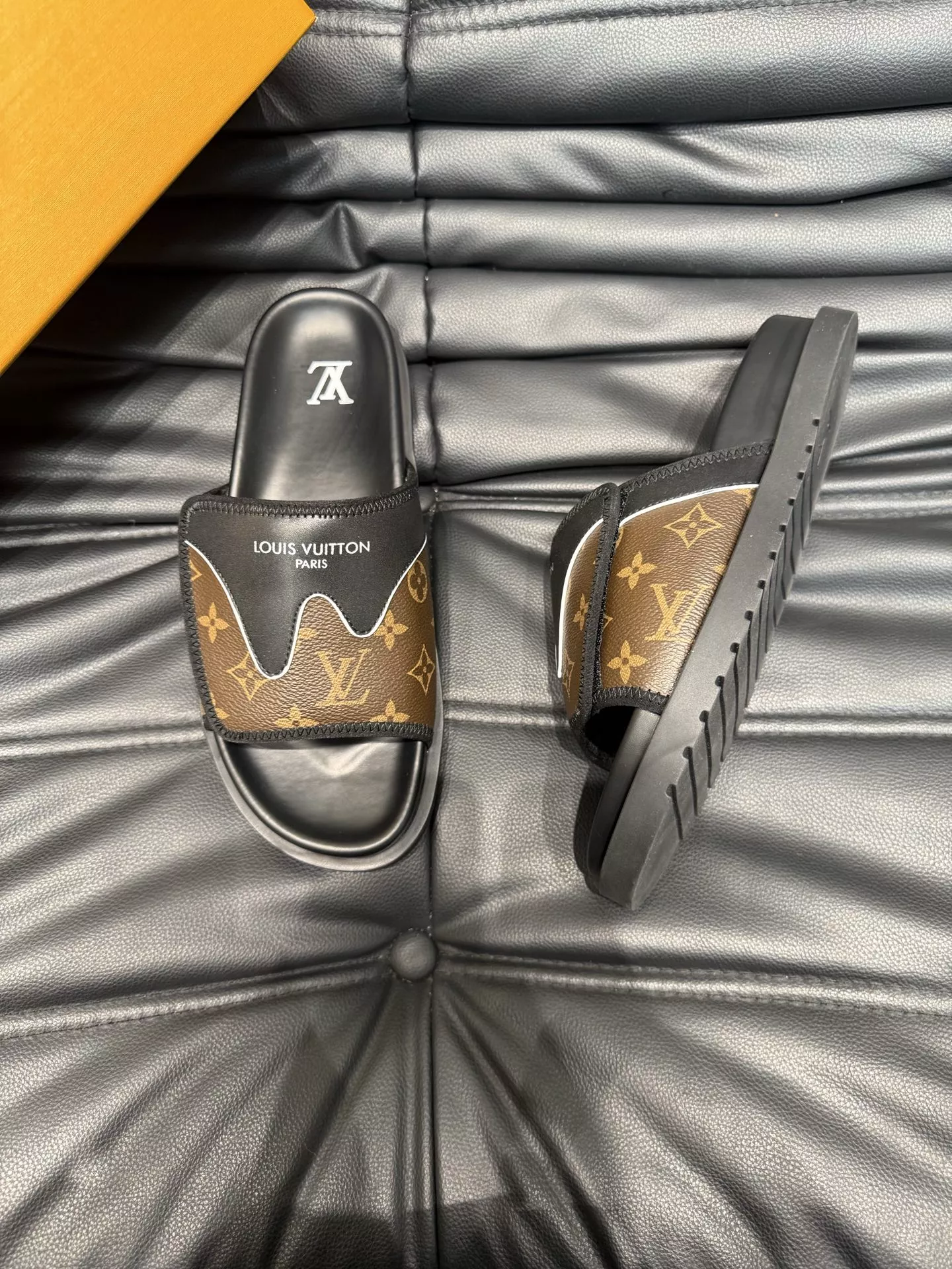 Louis Vuitton Slippers For Men Stylish 4738