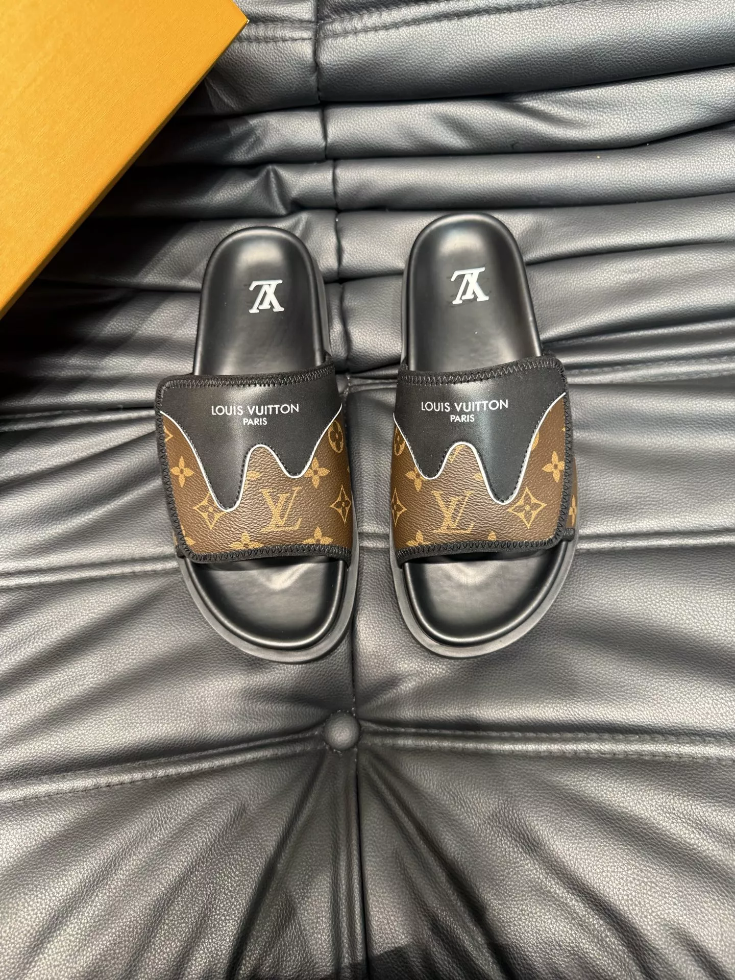 Louis Vuitton Slippers For Men Stylish 4738