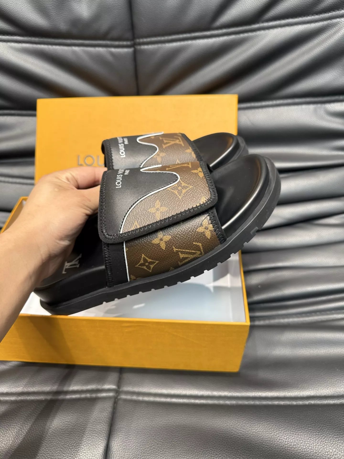 Louis Vuitton Slippers For Men Stylish 4738