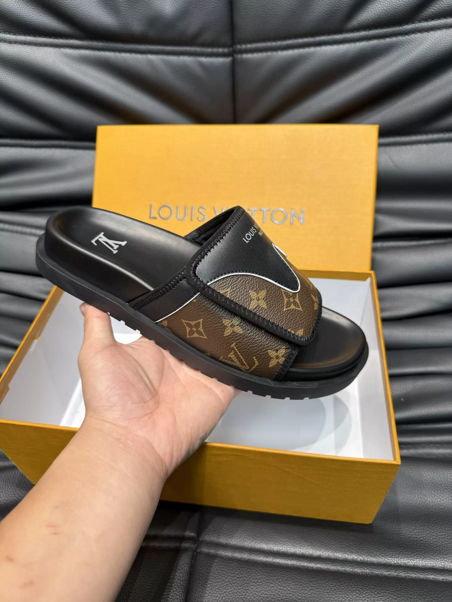 Louis Vuitton Slippers For Men Stylish 4738