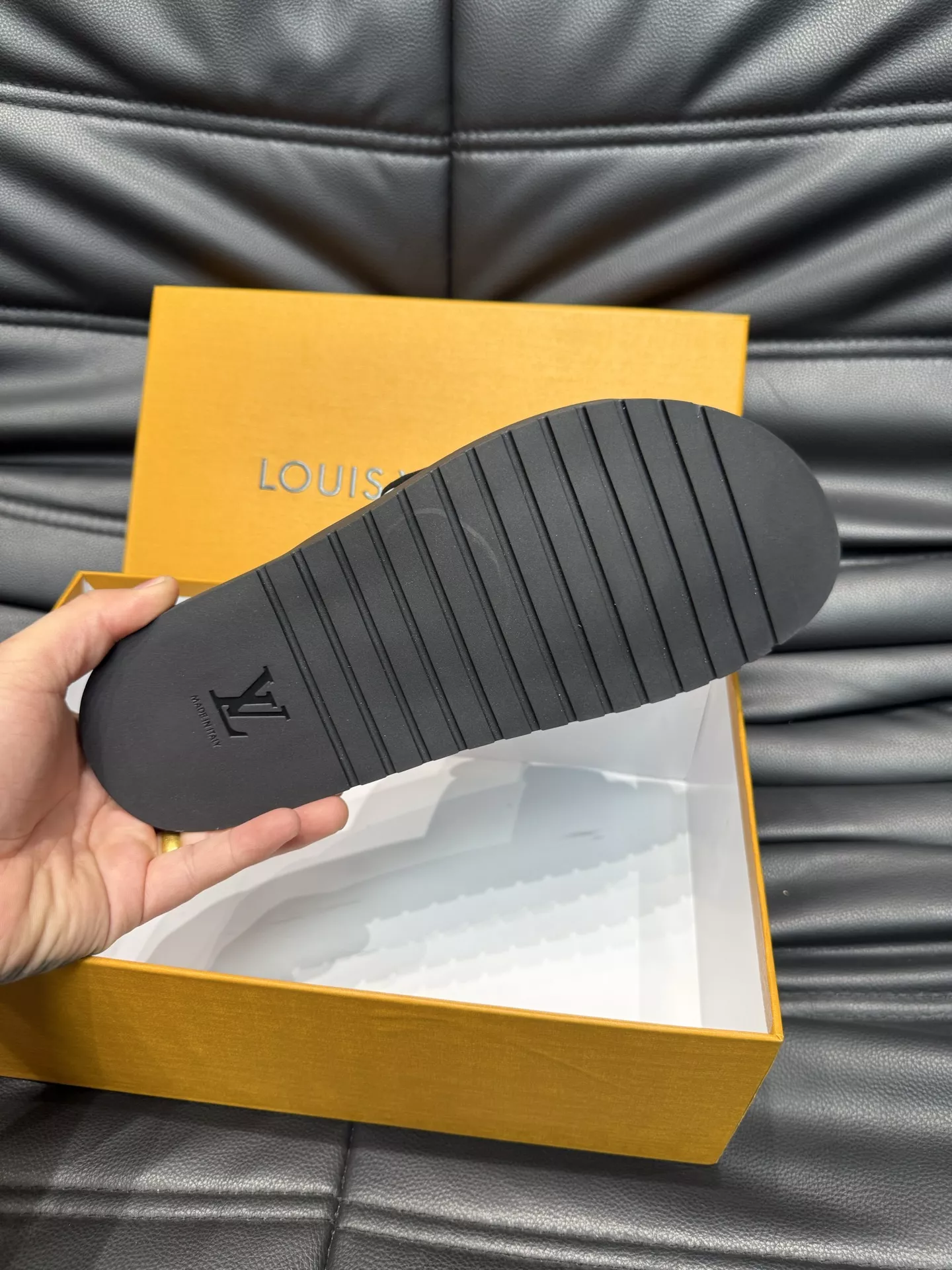 Louis Vuitton Slippers For Men Stylish 4738