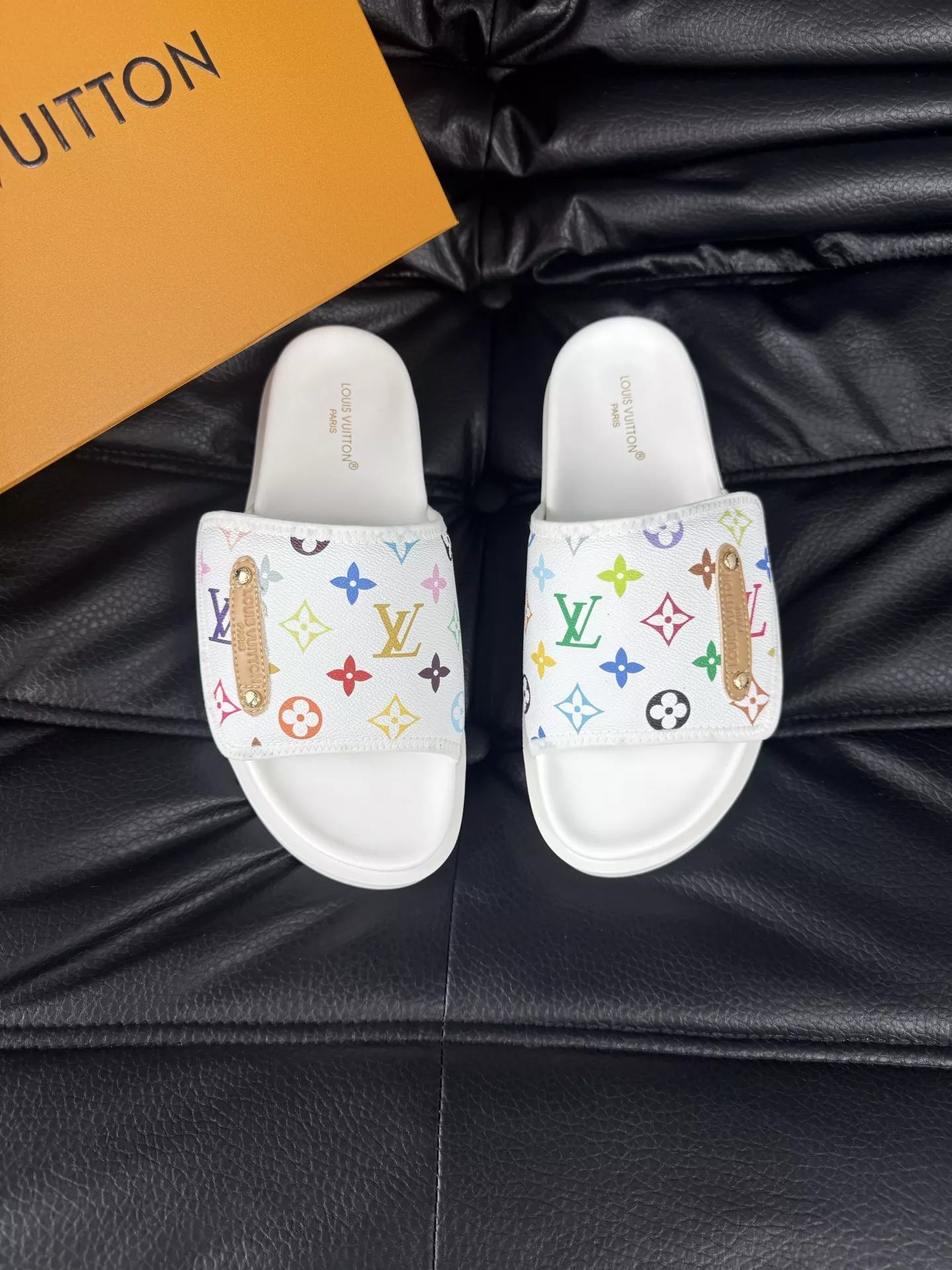 Louis Vuitton Slippers For Men Trendsetting 2277