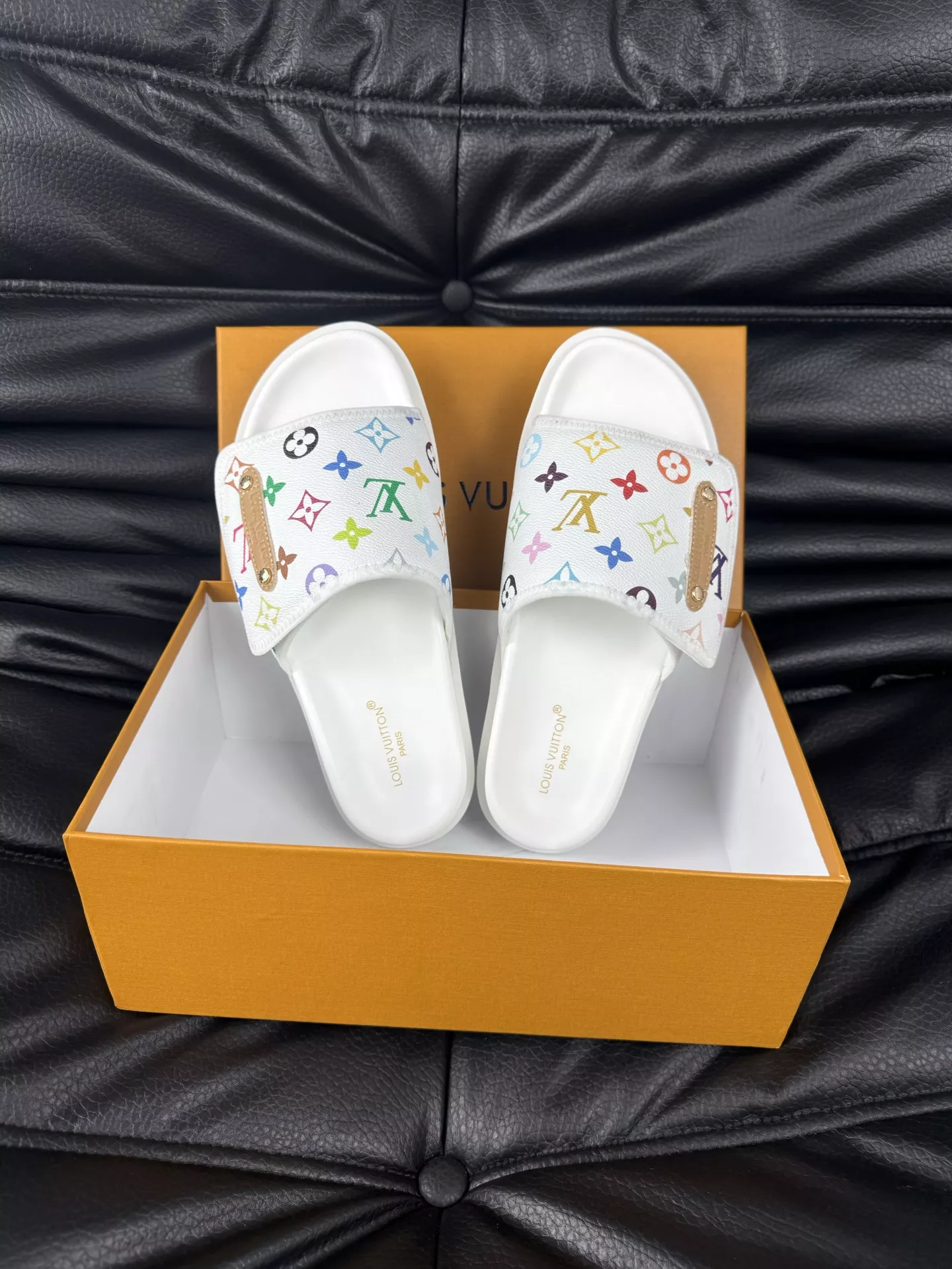 Louis Vuitton Slippers For Men Trendsetting 2277