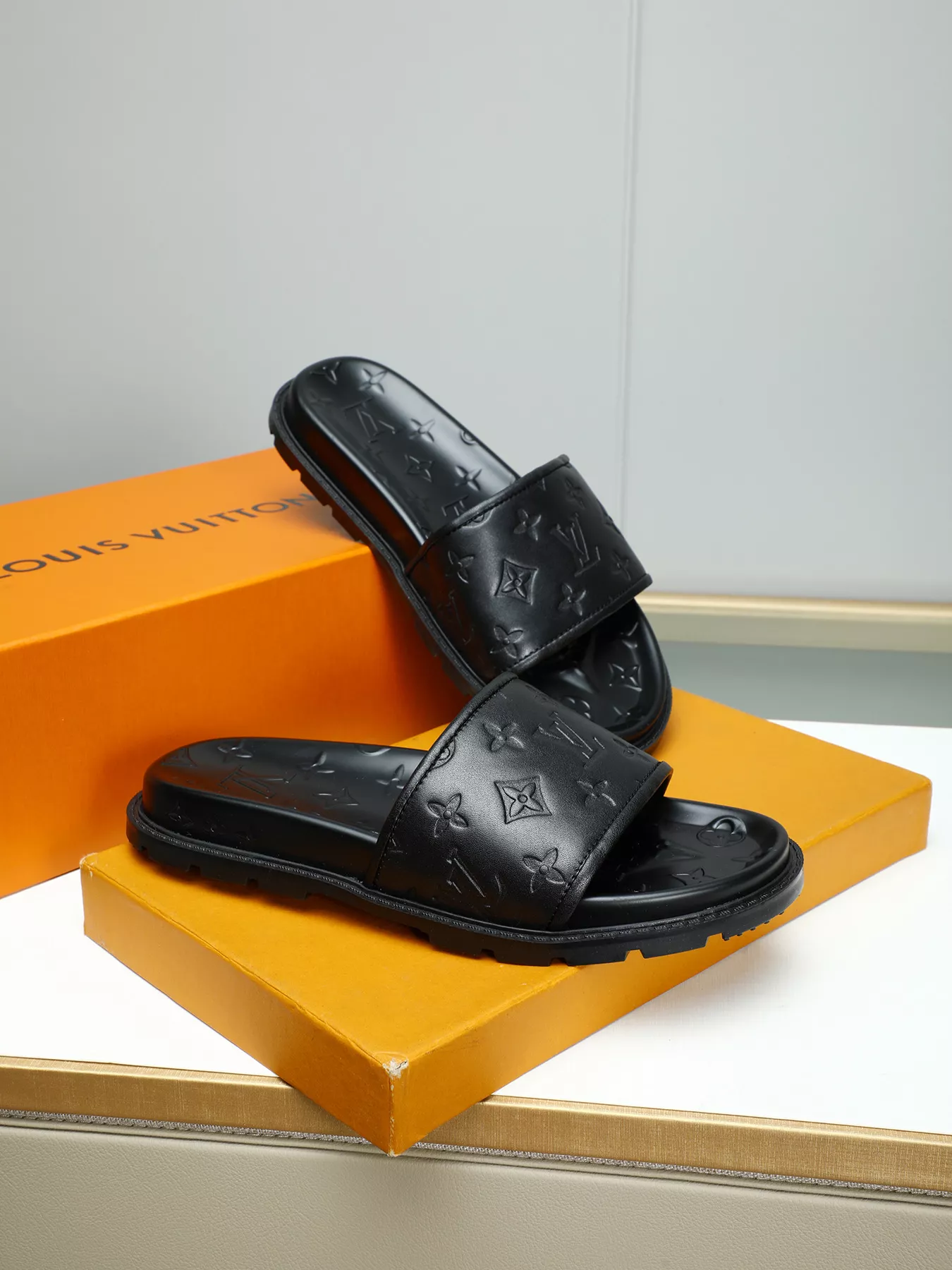 Louis Vuitton Slippers For Men Trendsetting 4741