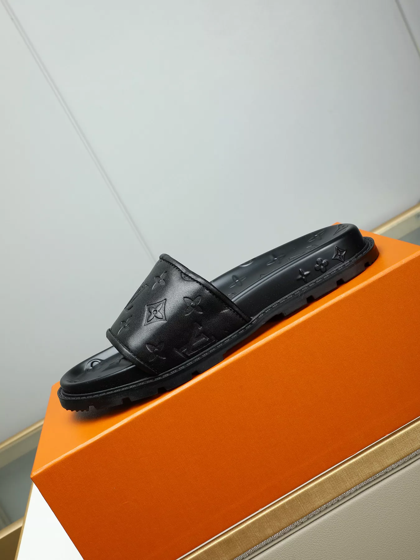 Louis Vuitton Slippers For Men Trendsetting 4741