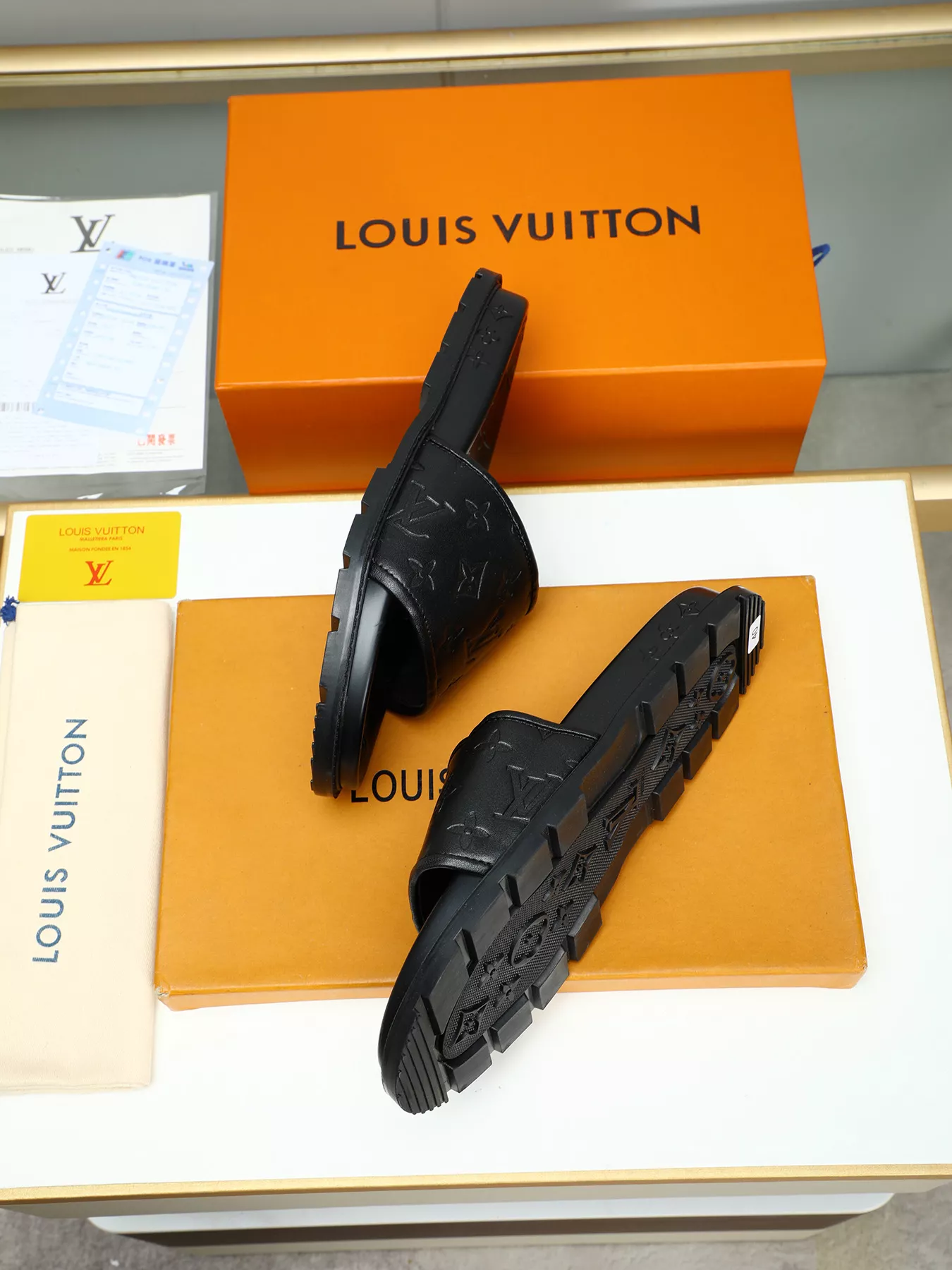 Louis Vuitton Slippers For Men Trendsetting 4741