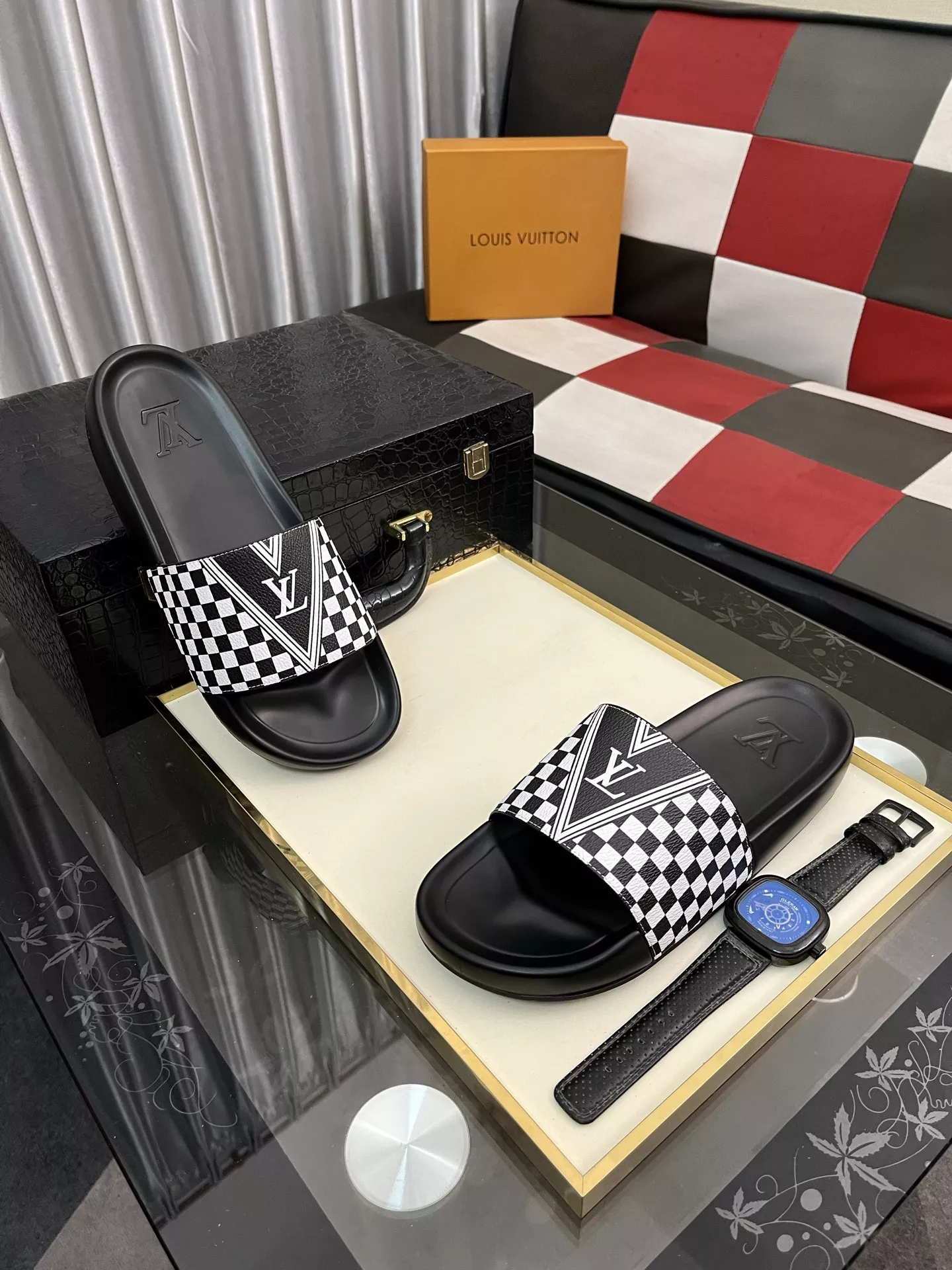 Louis Vuitton Slippers For Men Trendsetting 5518